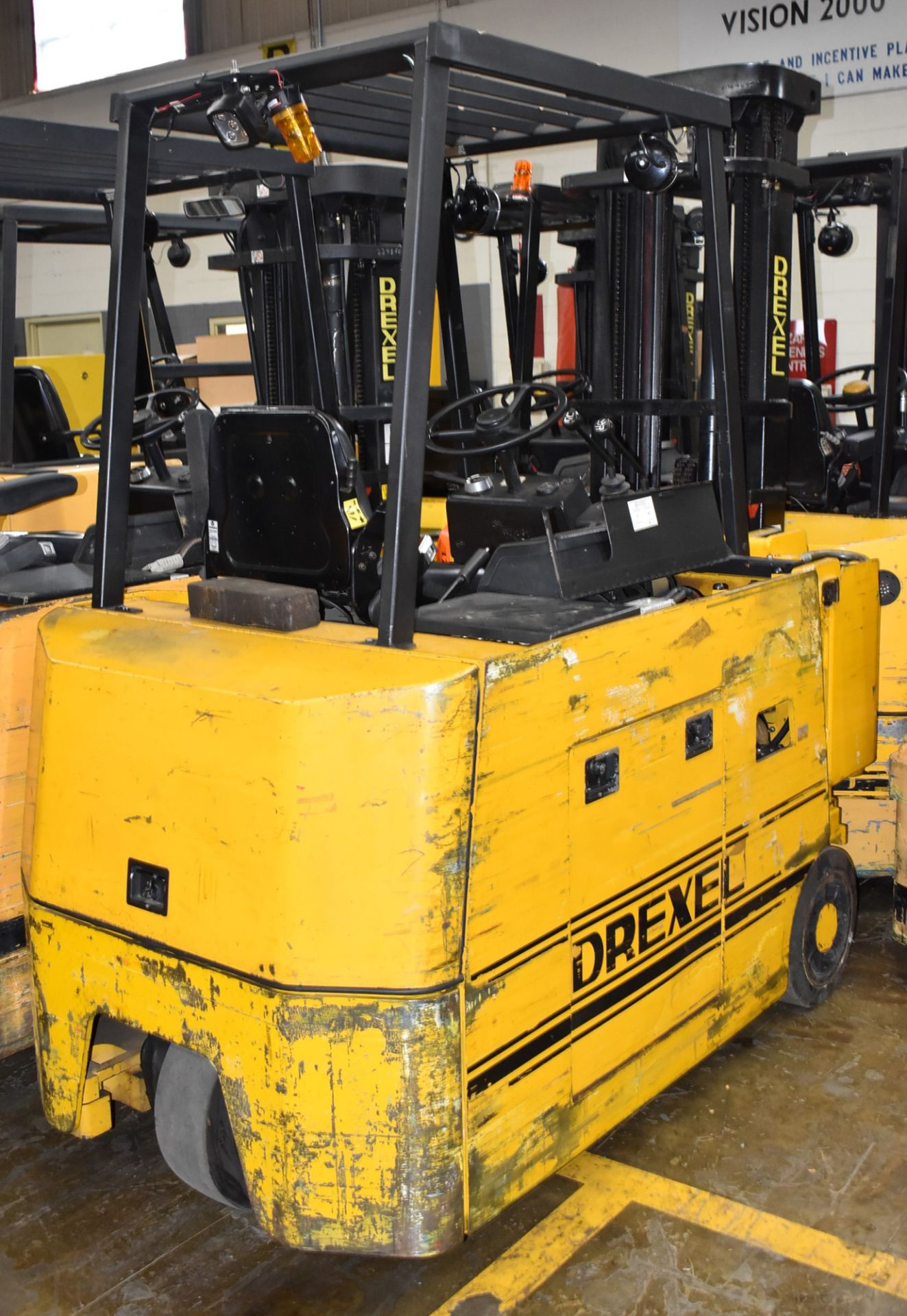 DREXEL SLT30 36V ELECTRIC NARROW AISLE COUNTERBALANCE FORKLIFT WITH 3,000 LB CAPACITY, 3-STAGE SWING - Image 5 of 7