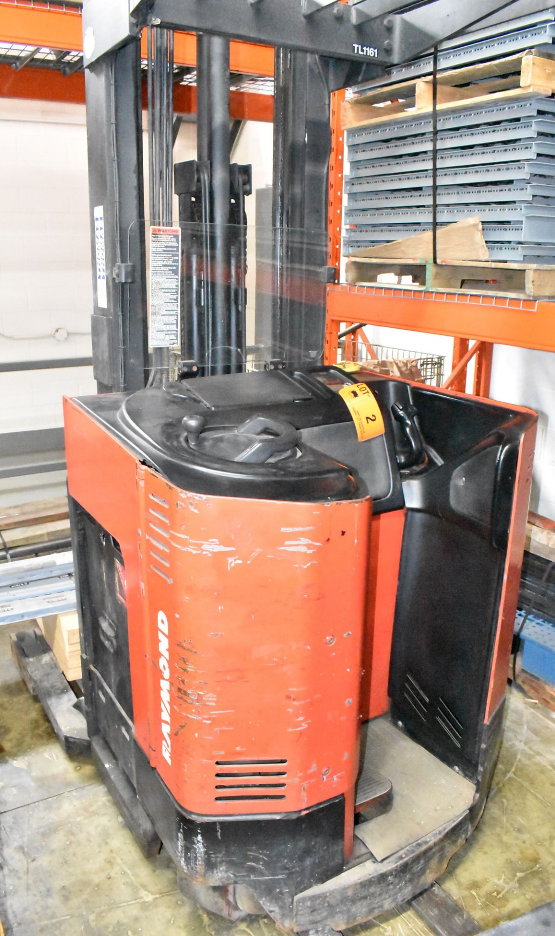 RAYMOND EASI 36V ELECTRIC REACH TRUCK WITH 3,000 LB CAPACITY, 3-STAGE MAST, 270" MAX VERTICAL REACH, - Image 3 of 8