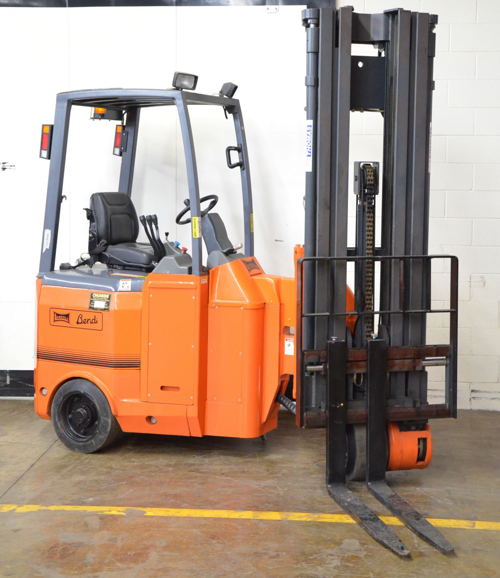 DREXEL LANDOLL B3/25E-205S BENDI 48V ELECTRIC NARROW AISLE 3-WHEEL FORKLIFT WITH 3-STAGE SWING MAST, - Image 2 of 9