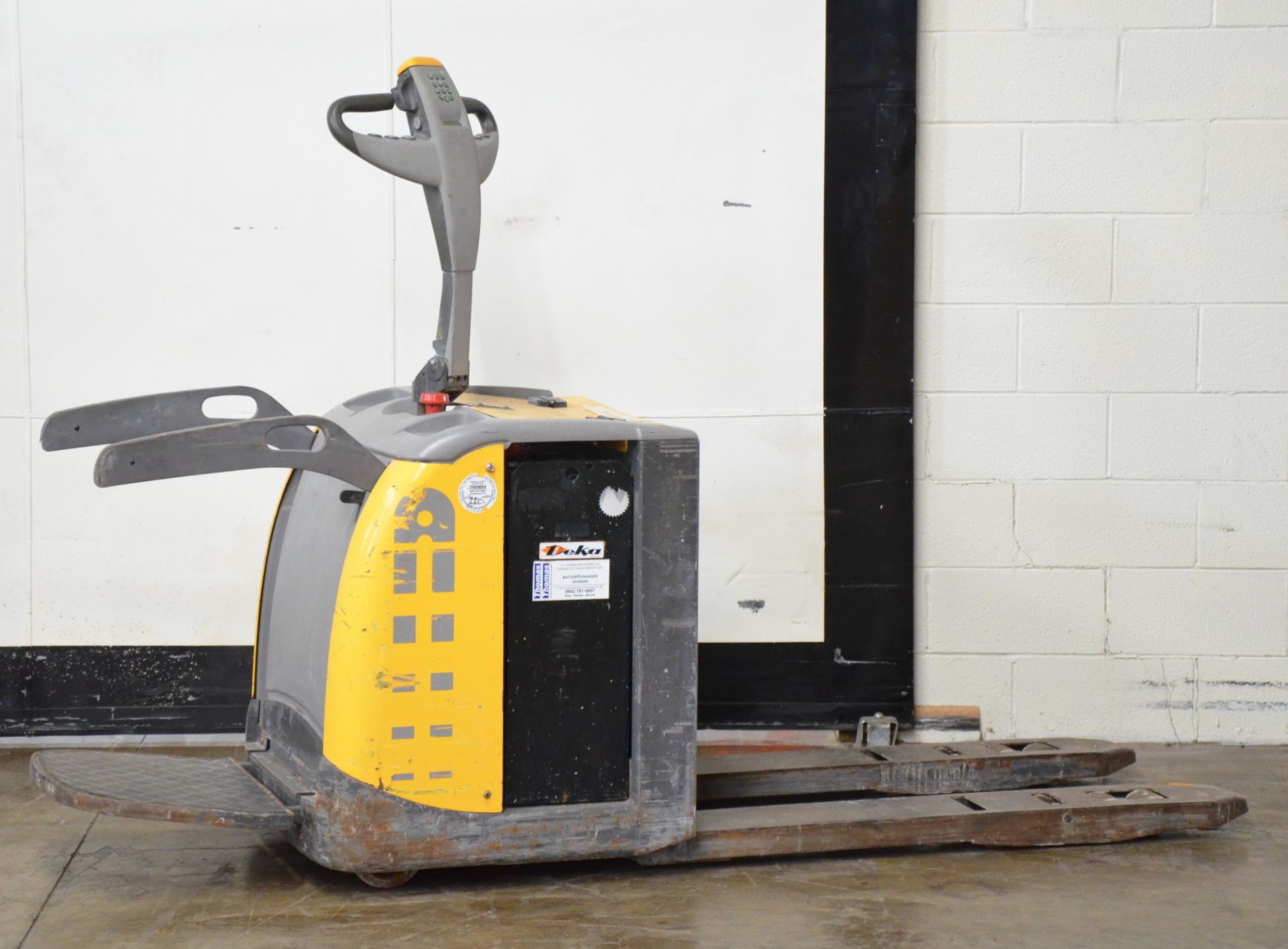 ATLET AB PLP/200 24V ELECTRIC RIDE-ON PALLET TRUCK WITH 4,400 LB CAPACITY, 6" MAX LIFT HEIGHT, 233