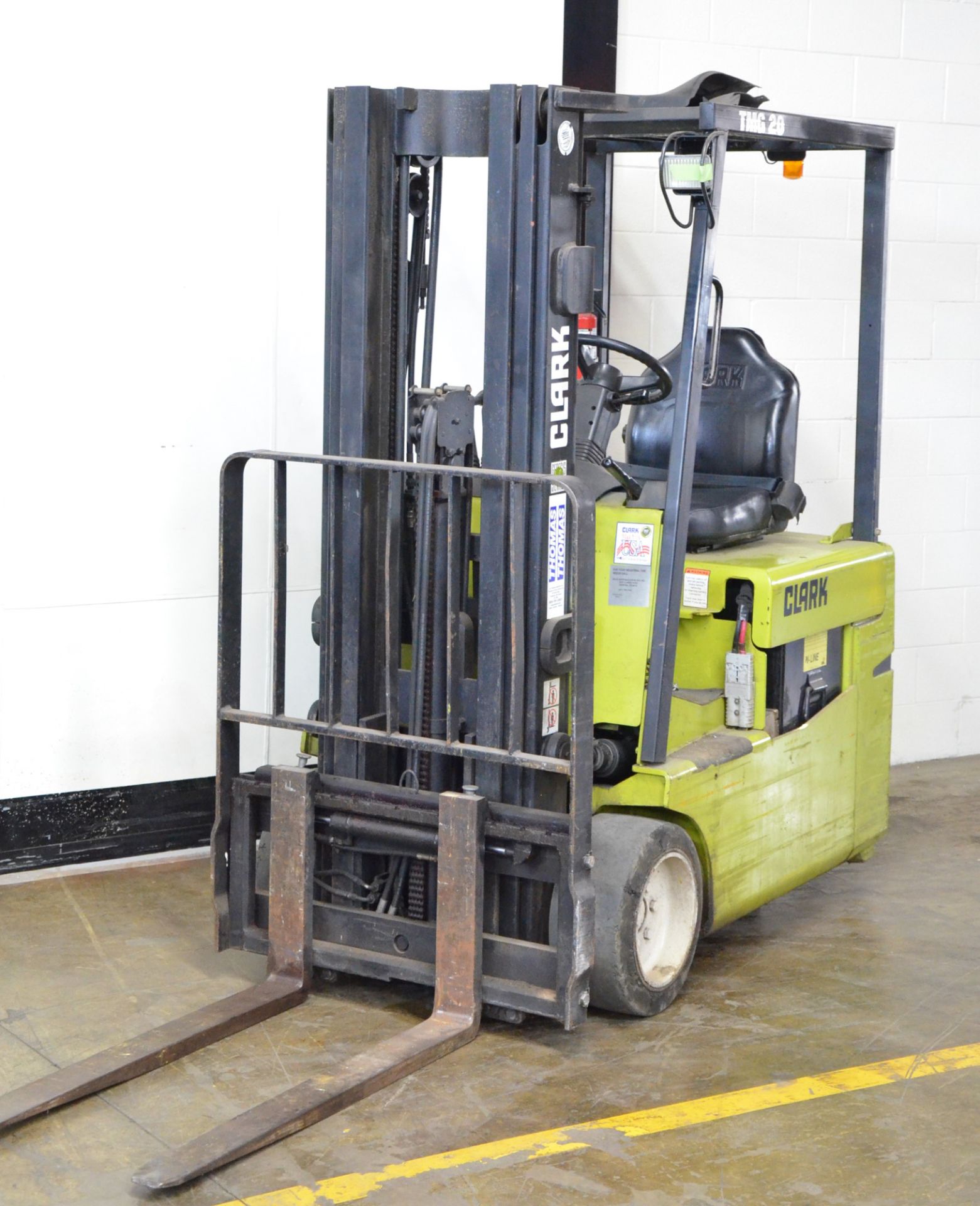 CLARK TMG 20 36V ELECTRIC 3-WHEEL COUNTERBALANCE FORKLIFT WITH 3,700 LB CAPACITY, 188" MAX - Image 2 of 8