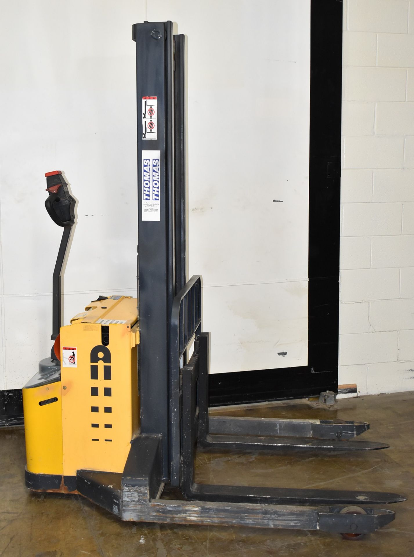 ATLET AB LEHM 14 B 24V ELECTRIC PALLET STACKER WITH 3,000 LB CAPACITY, 126" MAX VERTICAL REACH, 69.2 - Image 3 of 6