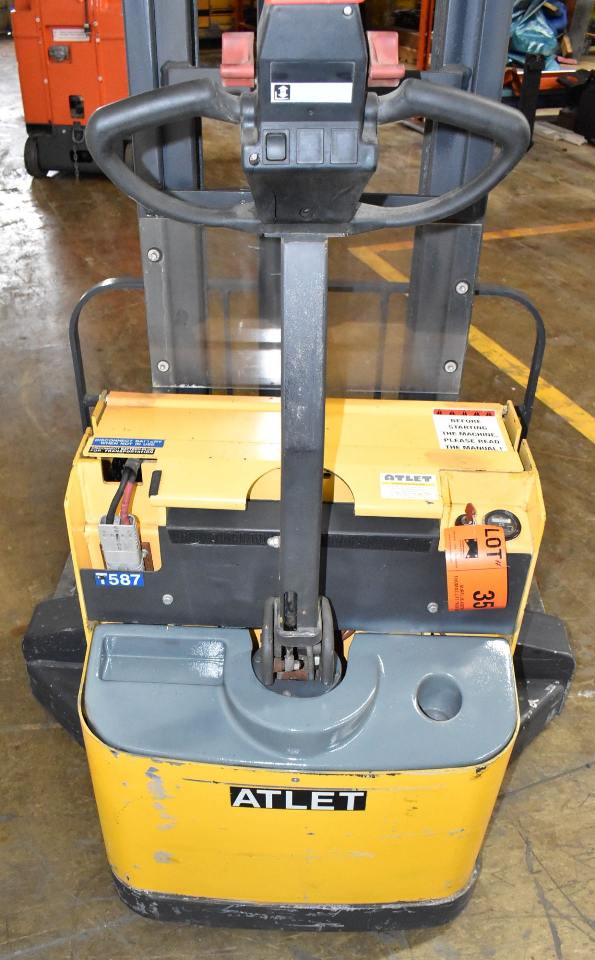 ATLET AB LEHM 14 B 24V ELECTRIC PALLET STACKER WITH 3,000 LB CAPACITY, 126" MAX VERTICAL REACH, 69.2 - Image 4 of 6