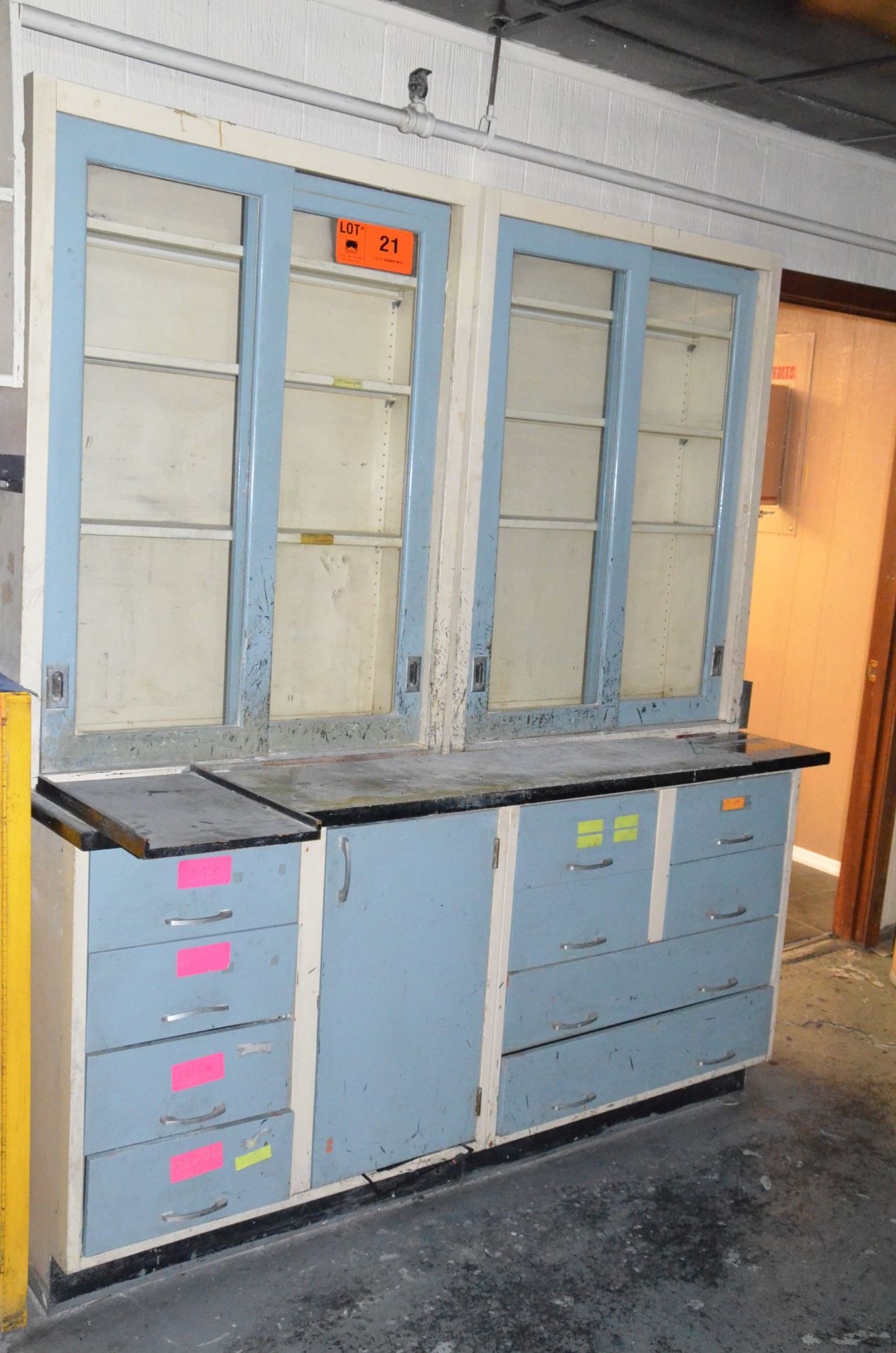 LOT/ LABORATORY GLASS CABINETS AND WORKBENCHES