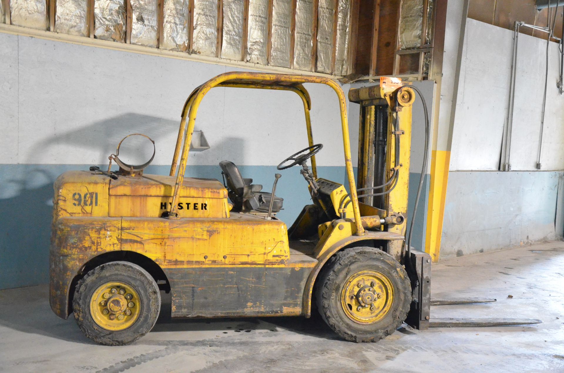 HYSTER H80C LPG FORKLIFT WITH 8,000 LBS CAPACITY, 122" MAX VERTICAL REACH, 2-STAGE MAST, SIDE SHIFT, - Image 4 of 6