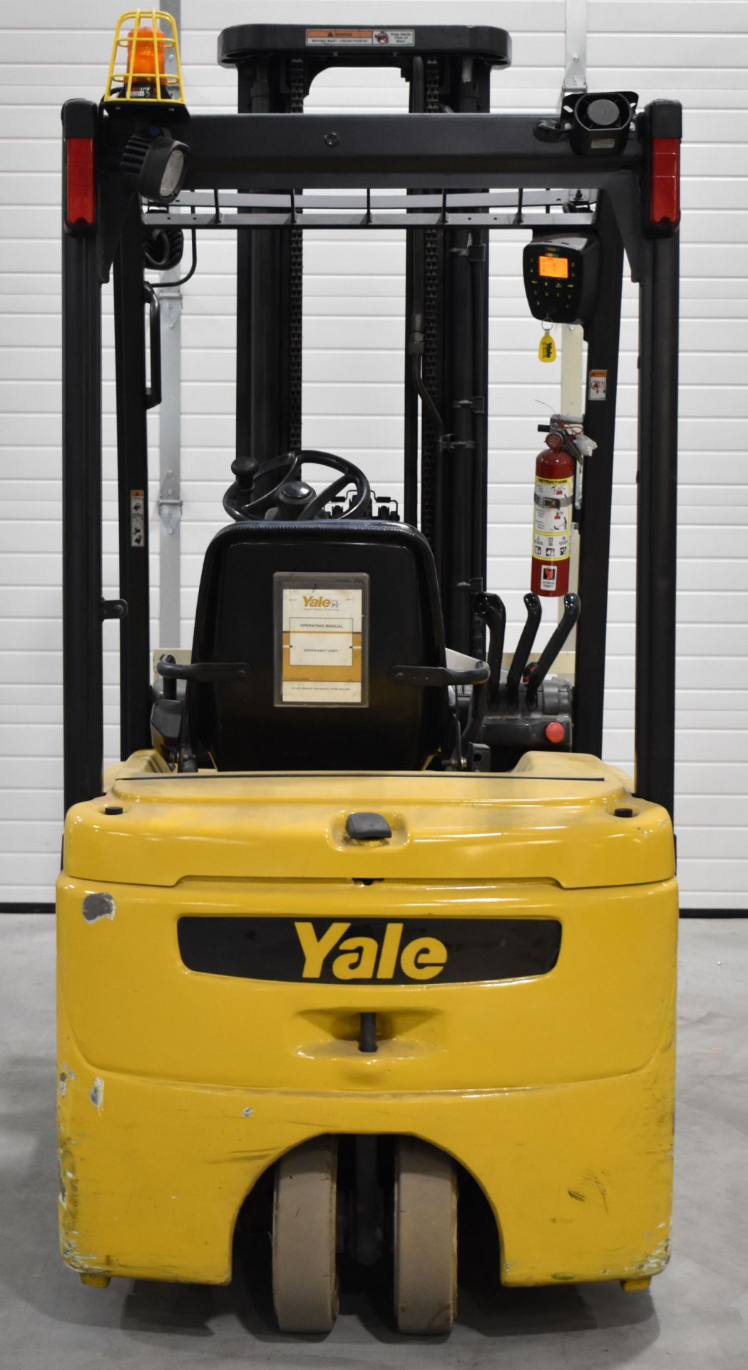 YALE (2015) ERP040VTN36TE094 36V ELECTRIC COUNTERBALANCE FORKLIFT WITH 3,700 LB CAPACITY, 3-STAGE - Image 2 of 10