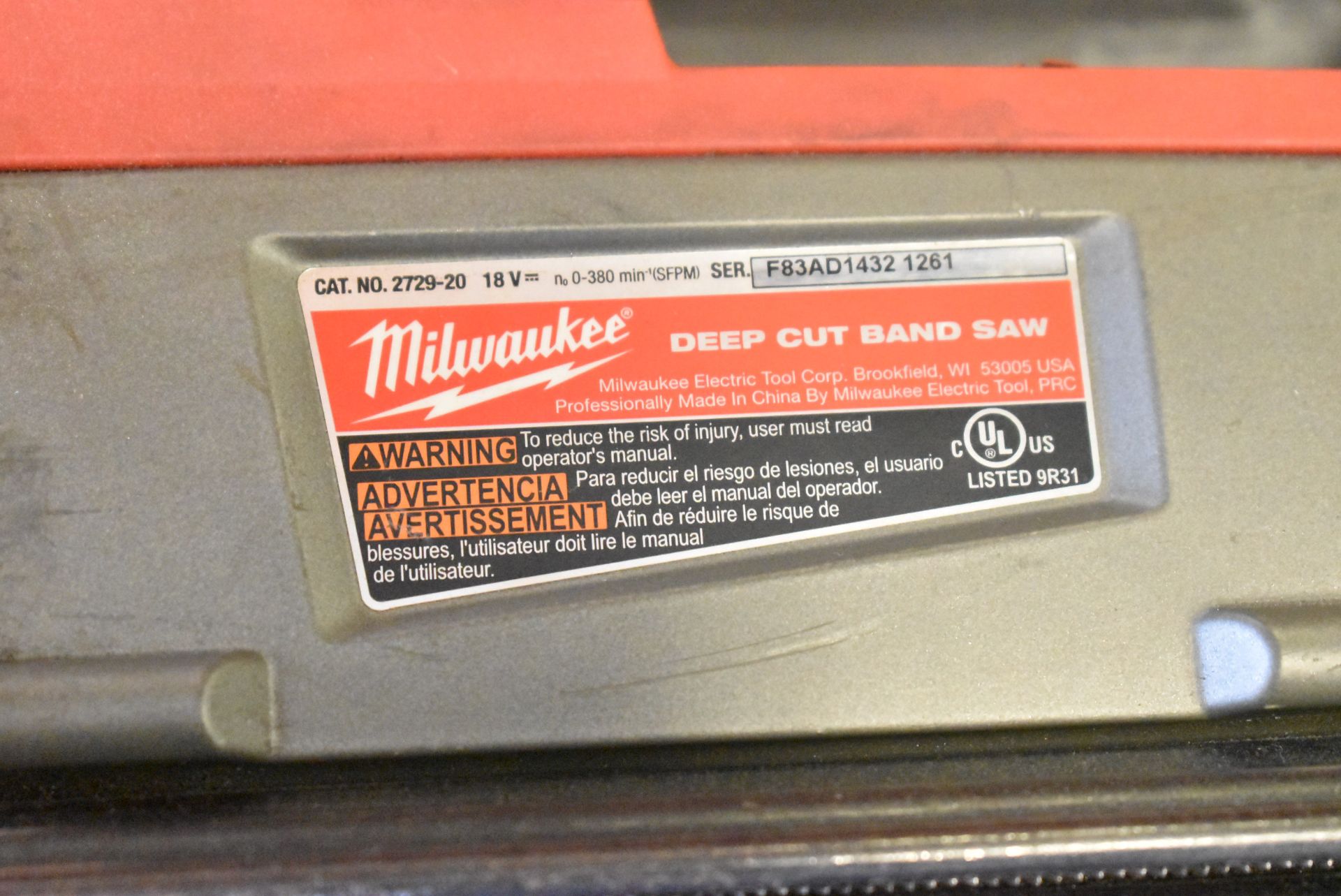 MILWAUKEE M18 FUEL 18V DEEP CUT VARIABLE SPEED BAND SAW WITH BATTERY AND CHARGER, S/N N/A - Image 3 of 4