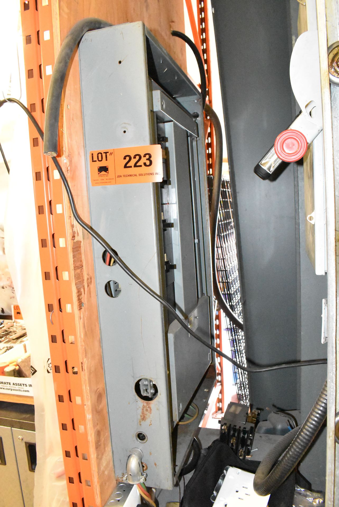 LOT/ SQUARE D ELECTRICAL PANEL AND DISCONNECT BOX (CI)