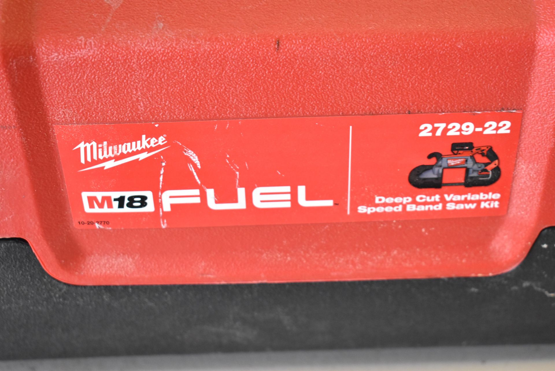 MILWAUKEE M18 FUEL 18V DEEP CUT VARIABLE SPEED BAND SAW WITH BATTERY AND CHARGER, S/N N/A - Image 4 of 4