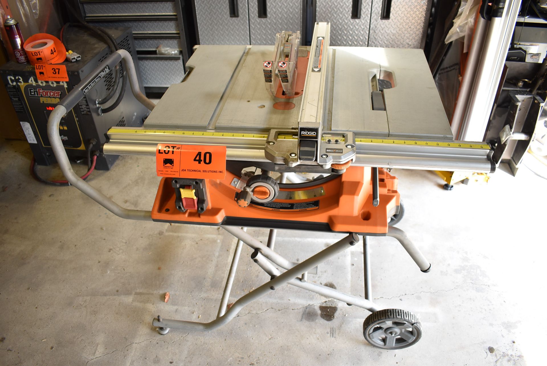 RIDGID R4510 10" TABLE SAW WITH RIDGID FOLDING STAND, S/N Z101533123