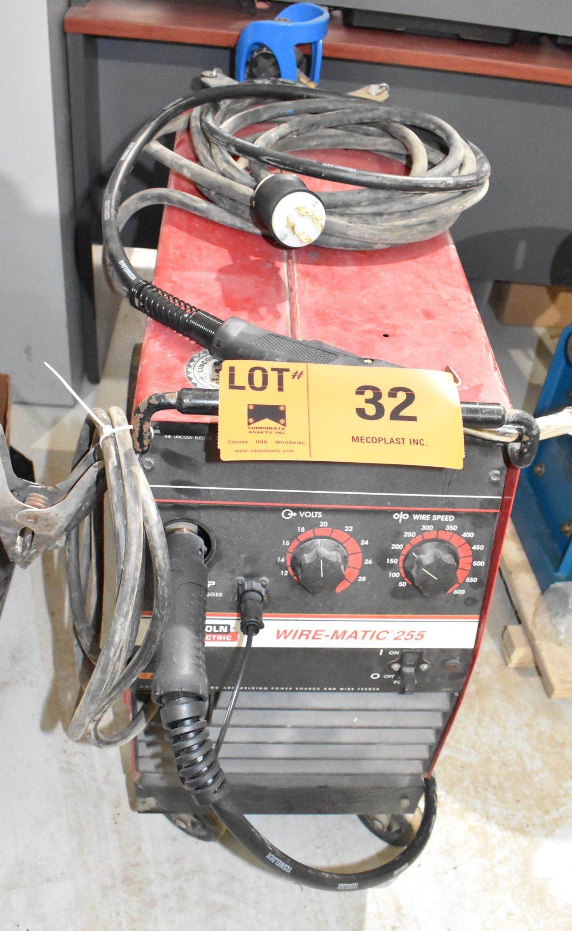 LINCOLN ELECTRIC WIREMATIC 255 MIG WELDER WITH FACE SHIELD, CABLES AND GUN, S/N U1970711335