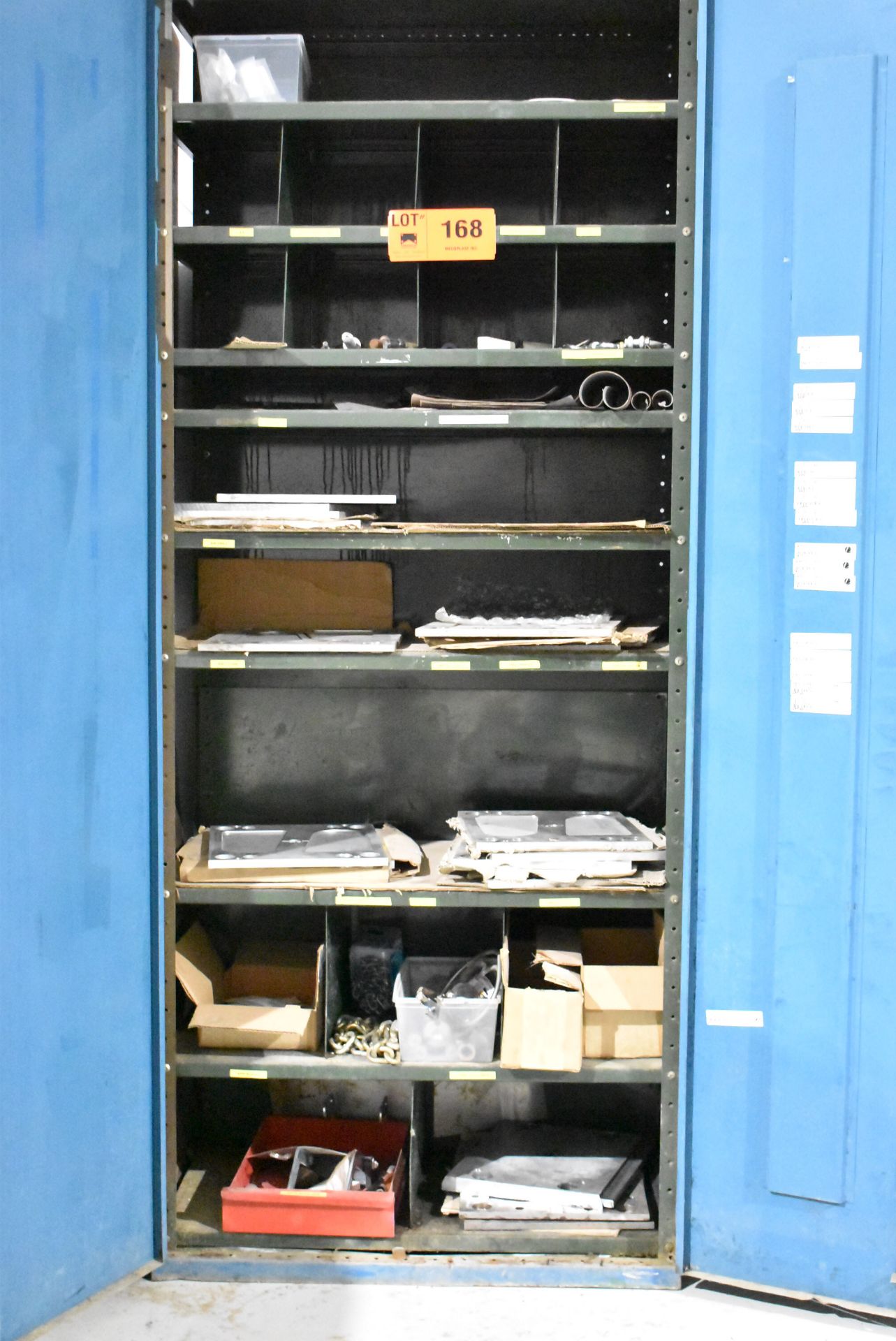 LOT/ 2-DOOR CABINET WITH CONTENTS CONSISTING OF SUPPLIES AND HARDWARE