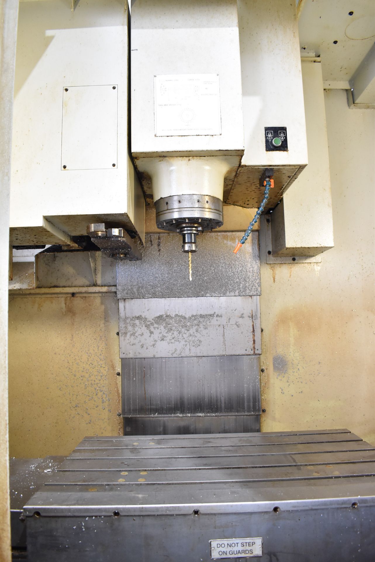 BRIDGEPORT VMC610XP3 CNC VERTICAL MACHINING CENTER WITH FANUC SERIES OI-MB CNC CONTROL, 24-STATION - Image 4 of 9