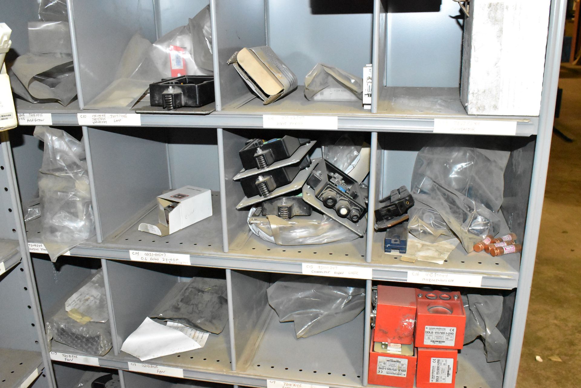 LOT/ SHELF WITH CONTENTS - INCLUDING DEMAG HOIST UNIT, BREAKERS, FUSES, ELECTRICAL COMPONENTS [ - Image 6 of 8