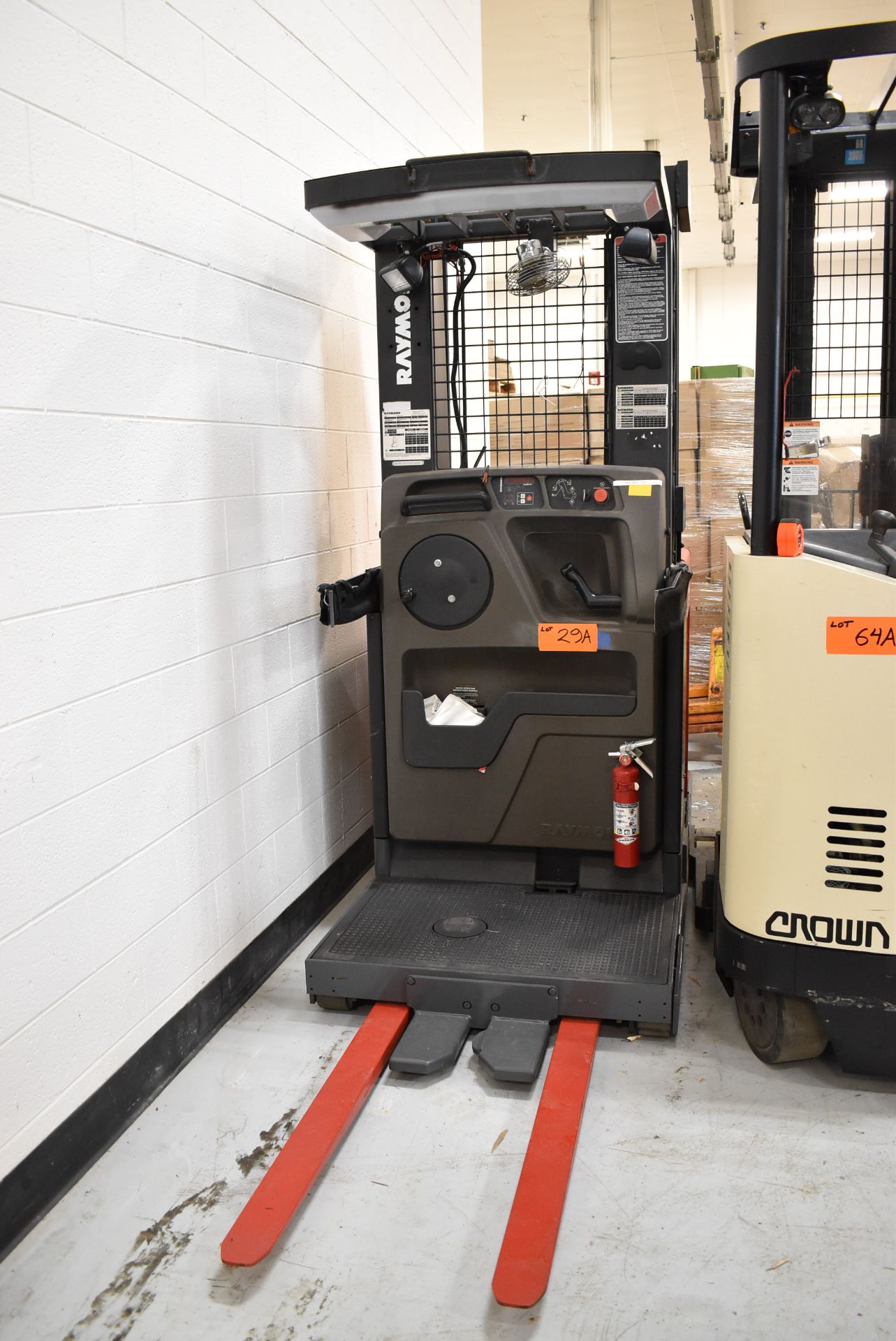 RAYMOND (2005) EASI-OPC30TT 3,000 LB. CAPACITY 24V ELECTRIC ORDER PICKER WITH 204" MAX. LIFT HEIGHT,