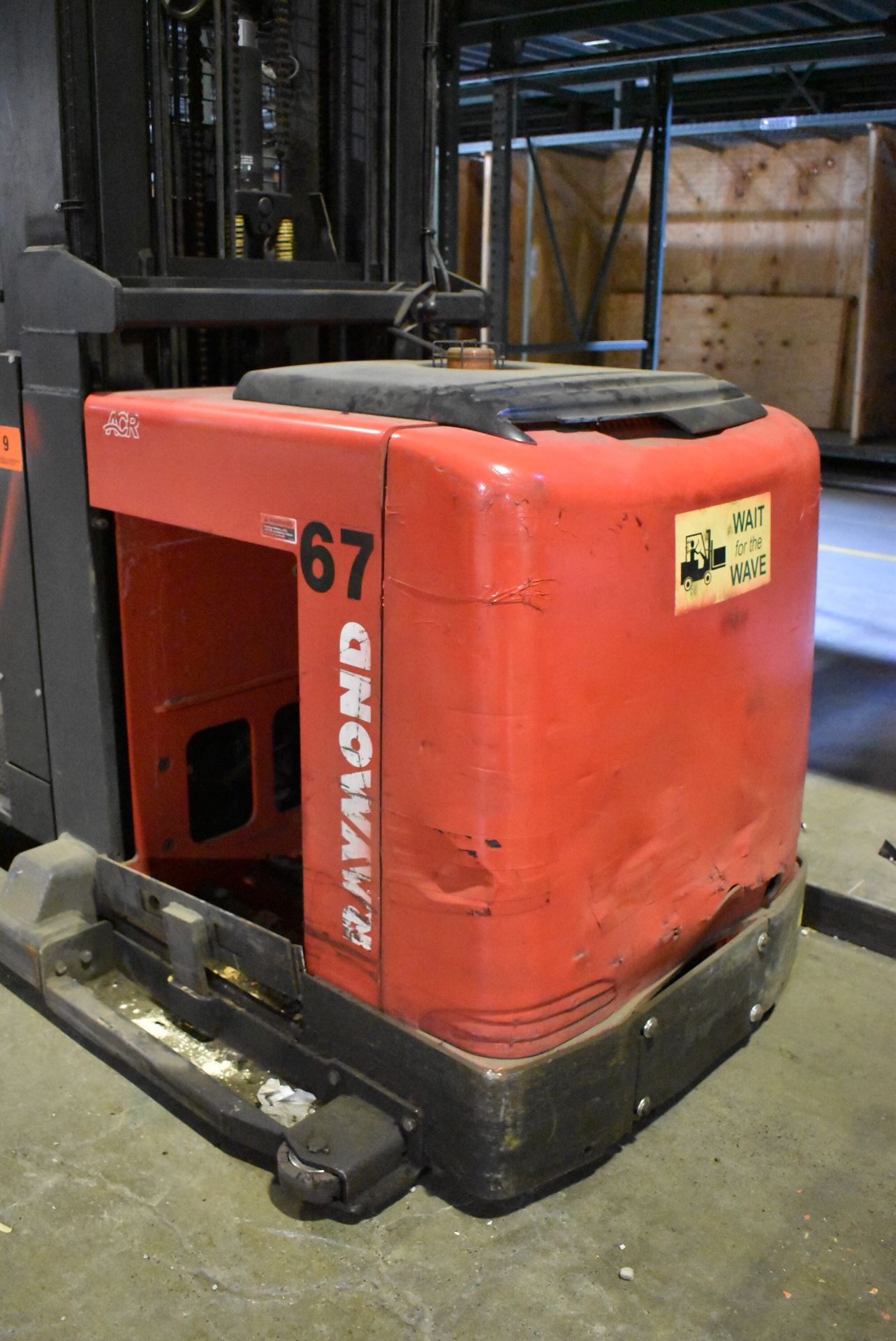 RAYMOND (2014) 560-OPC30TT 1,700 LB. CAPACITY 36V ELECTRIC ORDER PICKER WITH 330" MAX. LIFT - Image 3 of 9