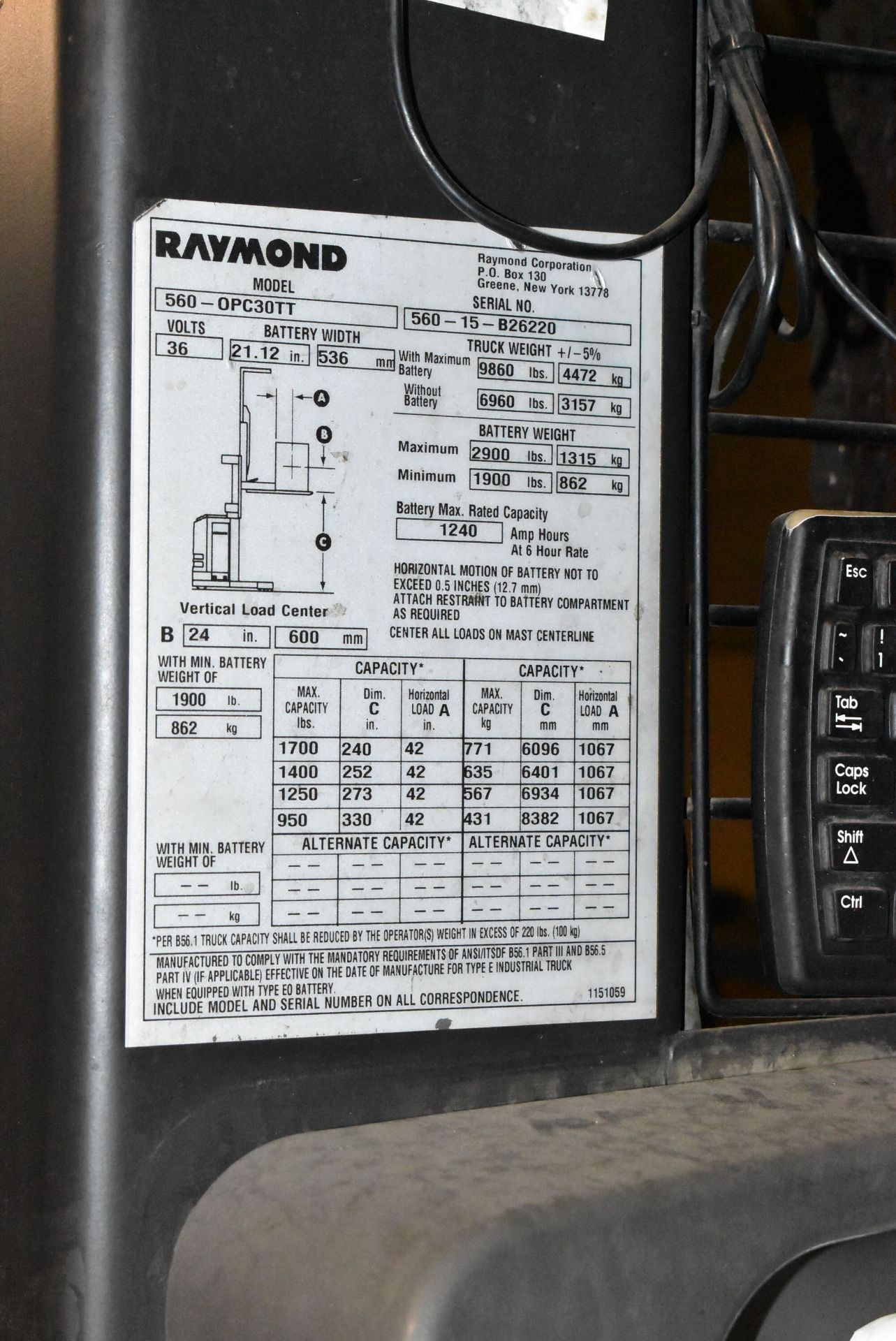 RAYMOND (2015) 560-OPC30TT 1,700 LB. CAPACITY 36V ELECTRIC ORDER PICKER WITH 330" MAX. LIFT - Image 6 of 7