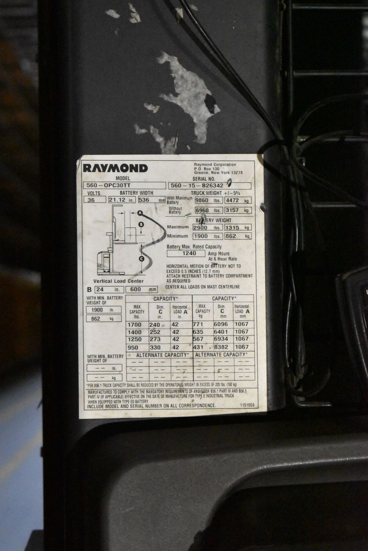 RAYMOND (2015) 560-OPC30TT 1,700 LB. CAPACITY 36V ELECTRIC ORDER PICKER WITH 330" MAX. LIFT - Image 8 of 9
