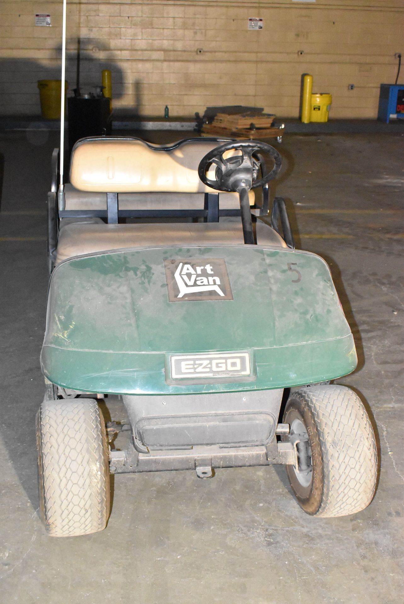 EZ-GO H202 ELECTRIC GOLF CART WITH REAR-FACING BENCH, S/N: N/A [RIGGING FEE FOR LOT #76 - $50 USD - Image 3 of 4