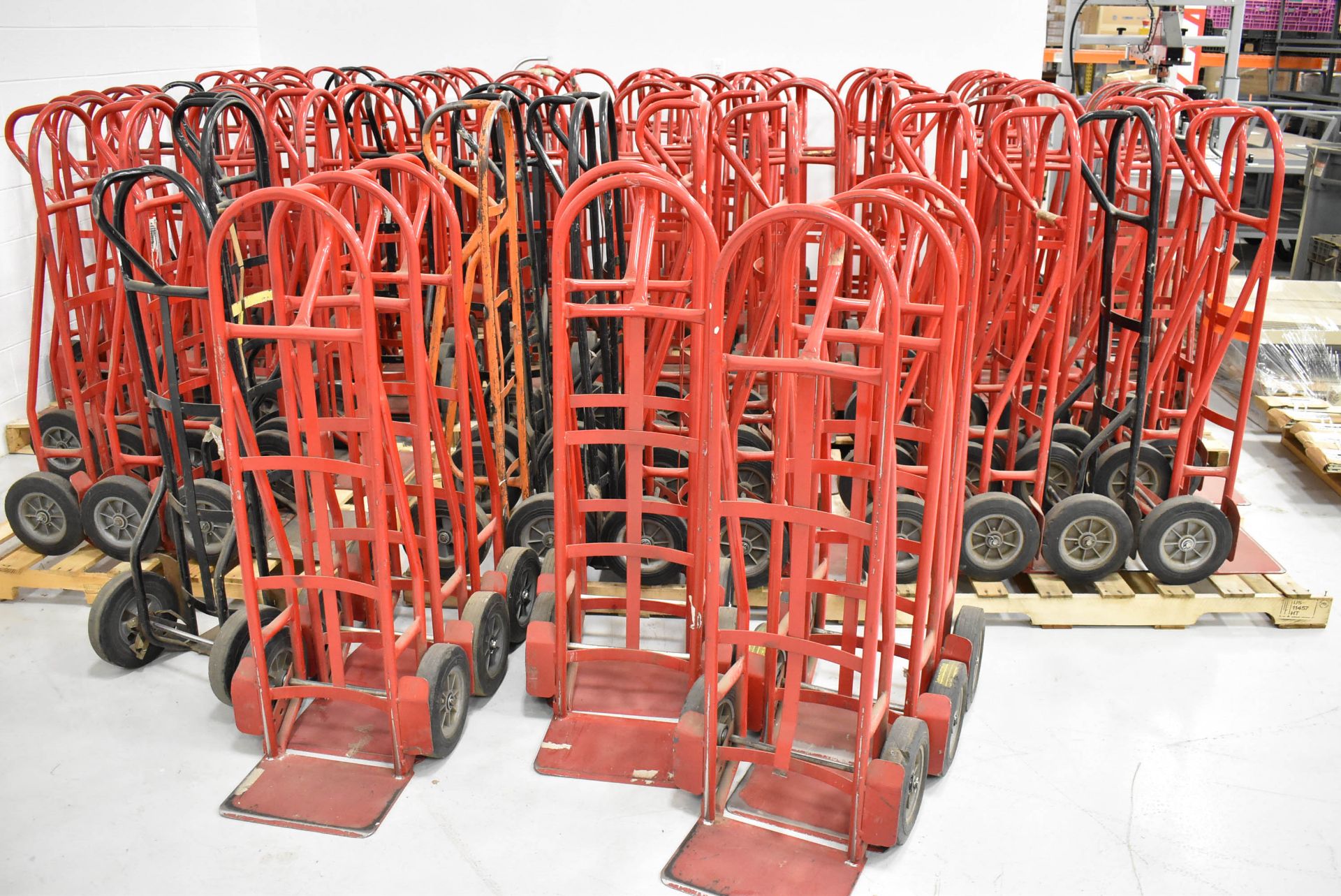 LOT/ (5) ESCORT (2019) 500 LB. CAPACITY HAND CARTS (LOCATED AT 164 INDUSCO CT, TROY MI) [RIGGING FEE - Image 2 of 6