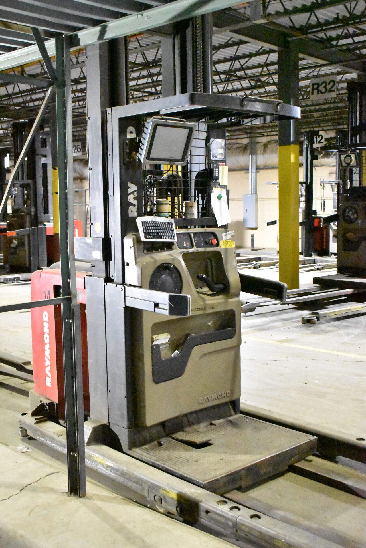 RAYMOND EASI-OPC30TT 1,600 LB. CAPACITY 24V ELECTRIC ORDER PICKER WITH 330" MAX. LIFT HEIGHT, 3- - Image 2 of 9