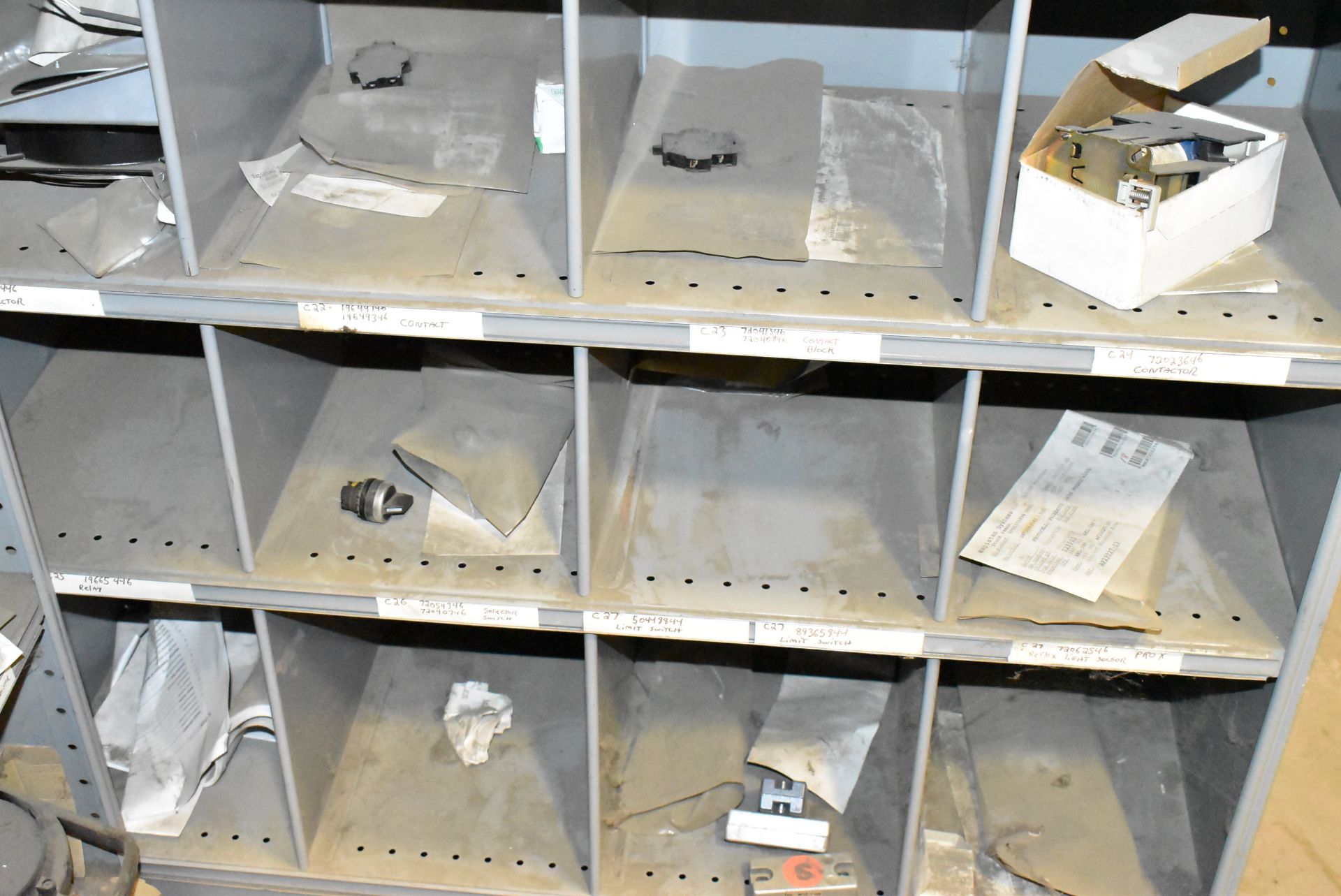 LOT/ SHELF WITH CONTENTS - INCLUDING DEMAG HOIST UNIT, BREAKERS, FUSES, ELECTRICAL COMPONENTS [ - Image 8 of 8