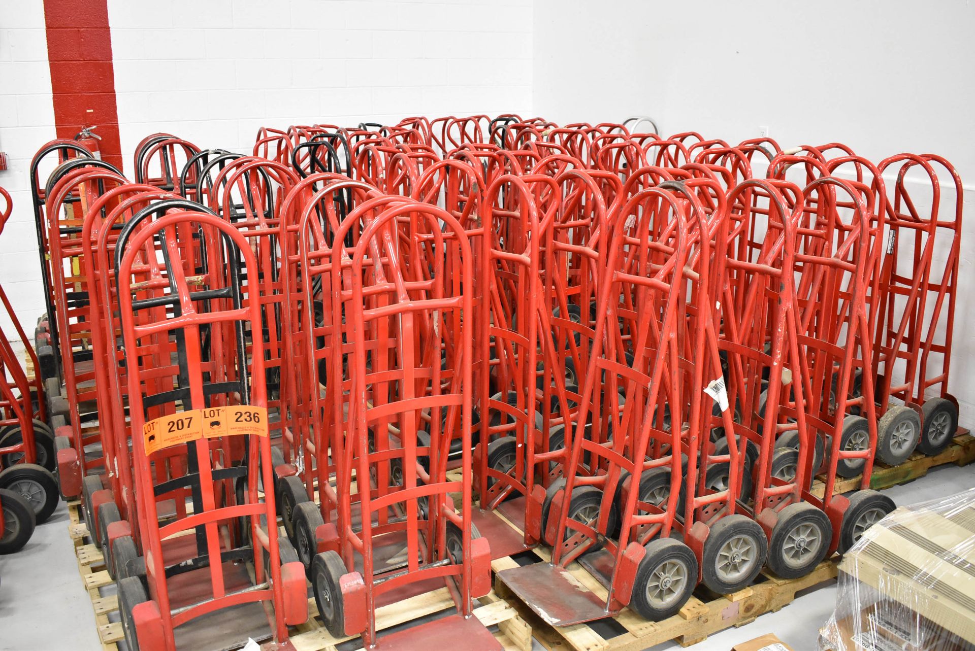 LOT/ (5) ESCORT (2019) 500 LB. CAPACITY HAND CARTS (LOCATED AT 164 INDUSCO CT, TROY MI) [RIGGING FEE