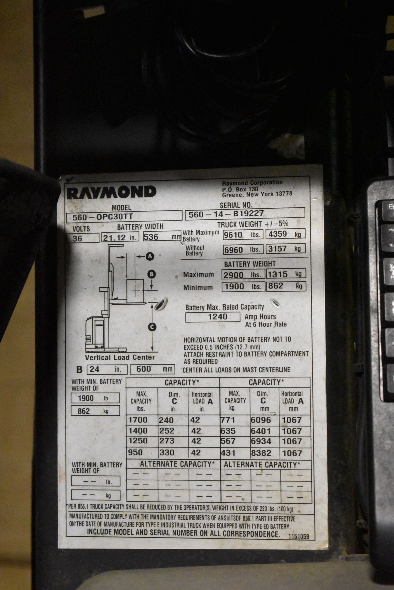 RAYMOND (2014) 560-OPC30TT 1,700 LB. CAPACITY 36V ELECTRIC ORDER PICKER WITH 330" MAX. LIFT - Image 7 of 7