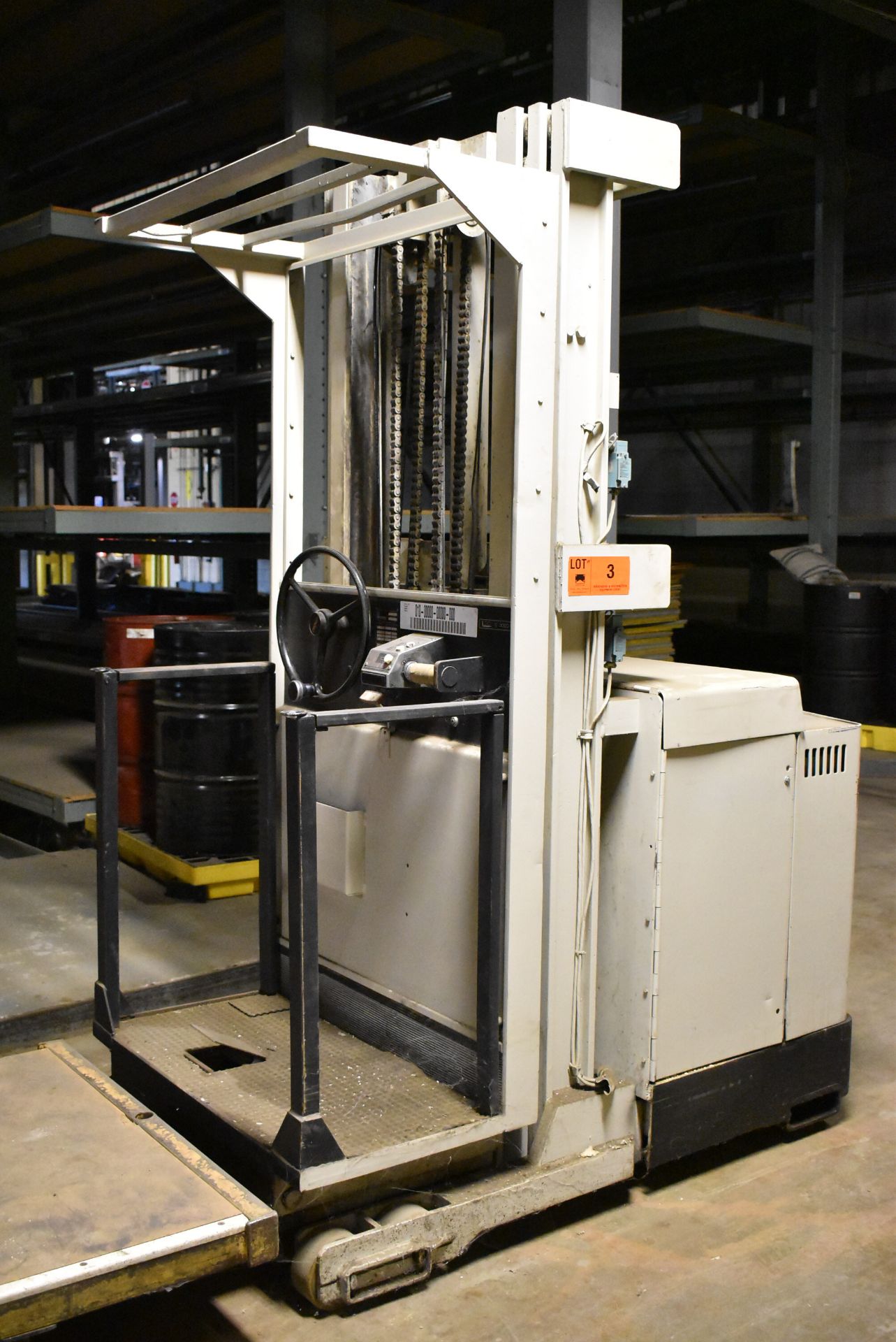 CROWN 30SP42TT-S 3000 LB. CAPACITY 24V ELECTRIC ORDER PICKER WITH 210" MAX. LIFT HEIGHT, 3-STAGE