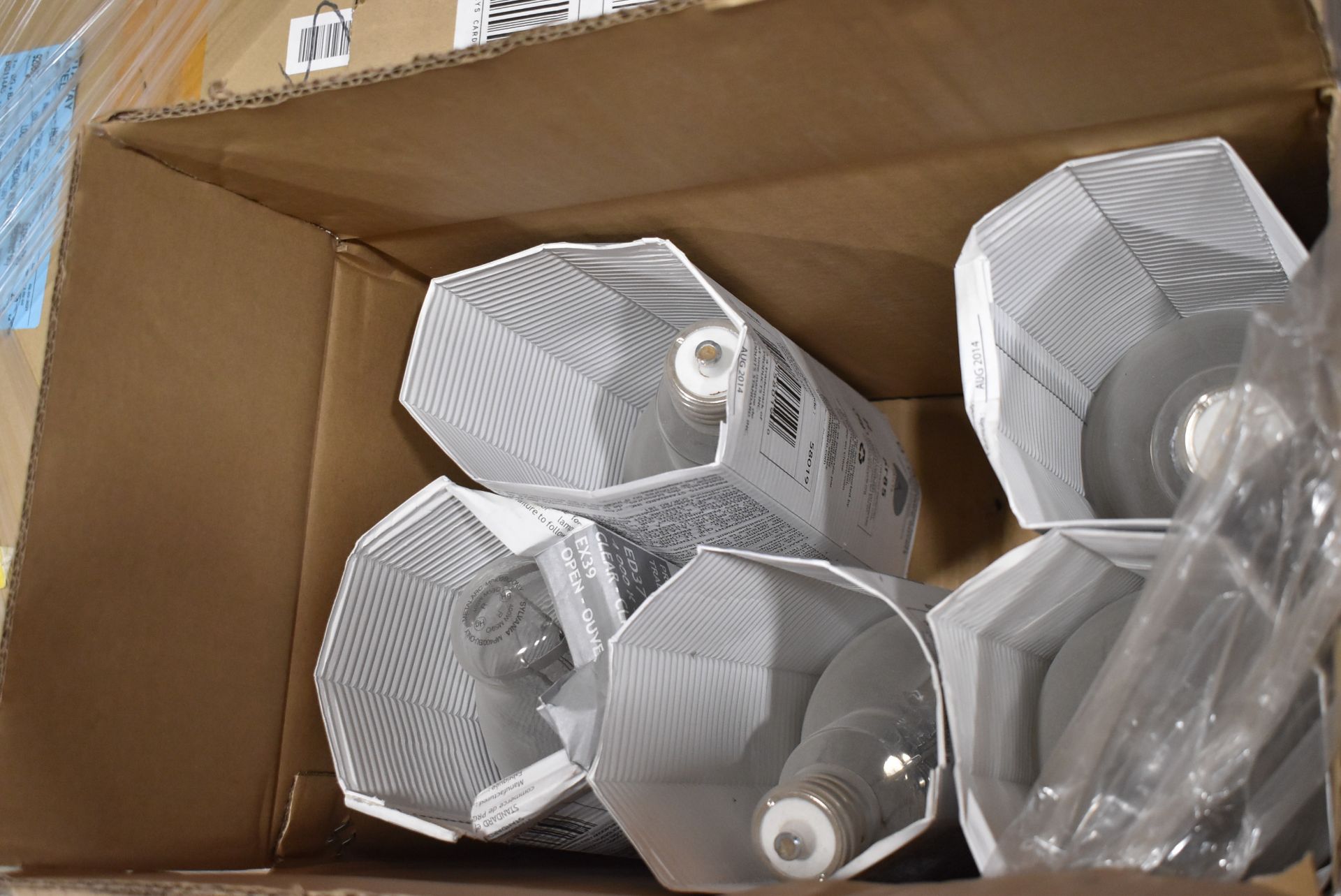 LOT/ SKID WITH STANDARD HID 400W OVERHEAD LIGHT BULBS (CMD WAREHOUSE) [CMD-185-22S] - Image 2 of 6