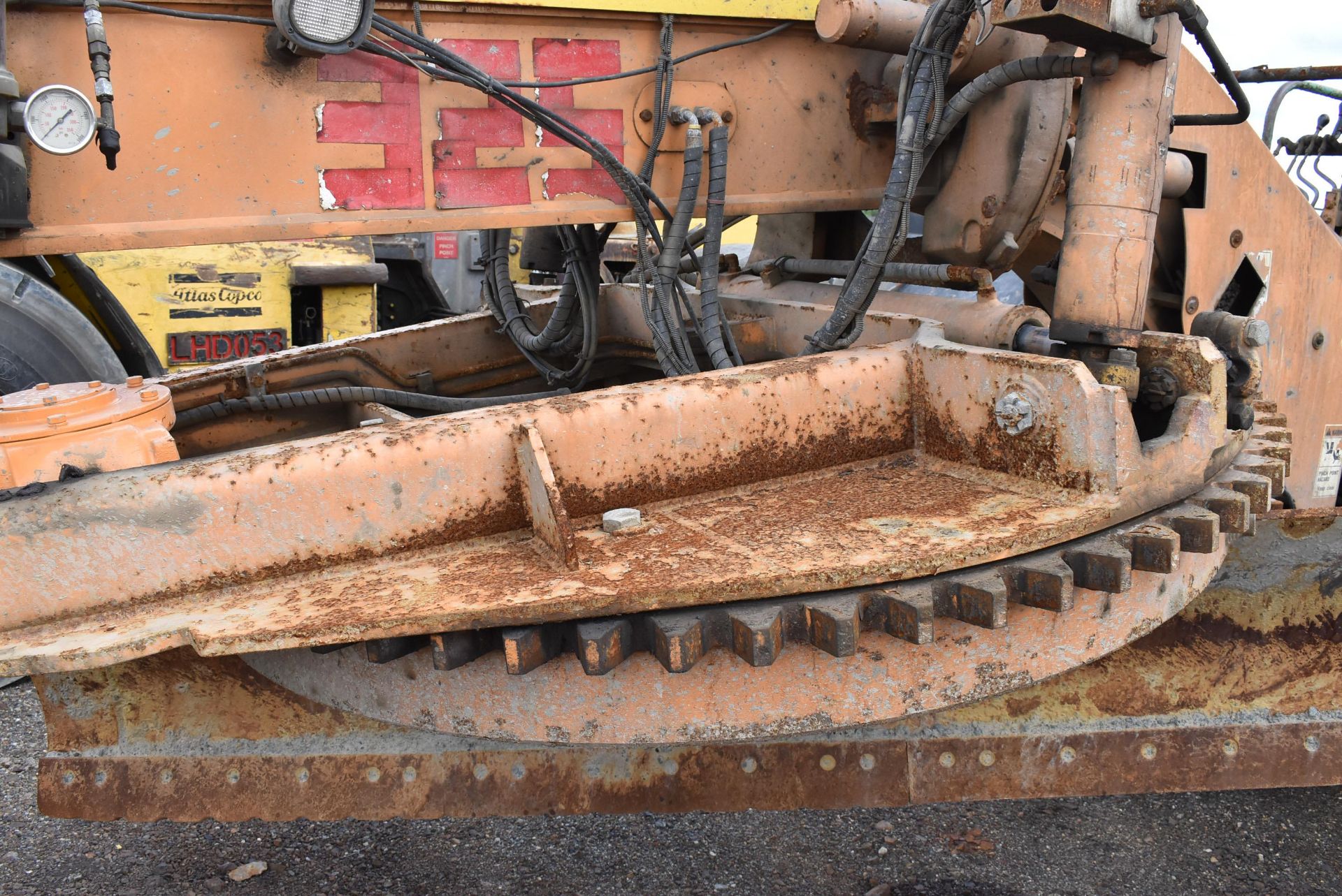 CASE M845 DHP MINE MASTER GRADER WITH CUMMINS DIESEL ENGINE, 142" BLADE, (3) PALLETS OF SPARE PARTS, - Image 3 of 37