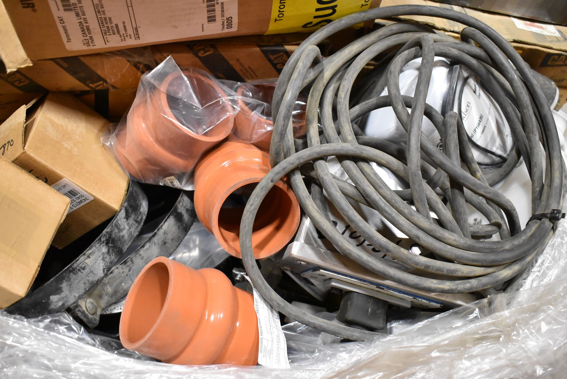 LOT/ SKID WITH MOBILE EQUIPMENT PARTS - INCLUDING FILTERS, GASKETS, HOSE, MANIFOLDS, BEARINGS, - Image 4 of 10