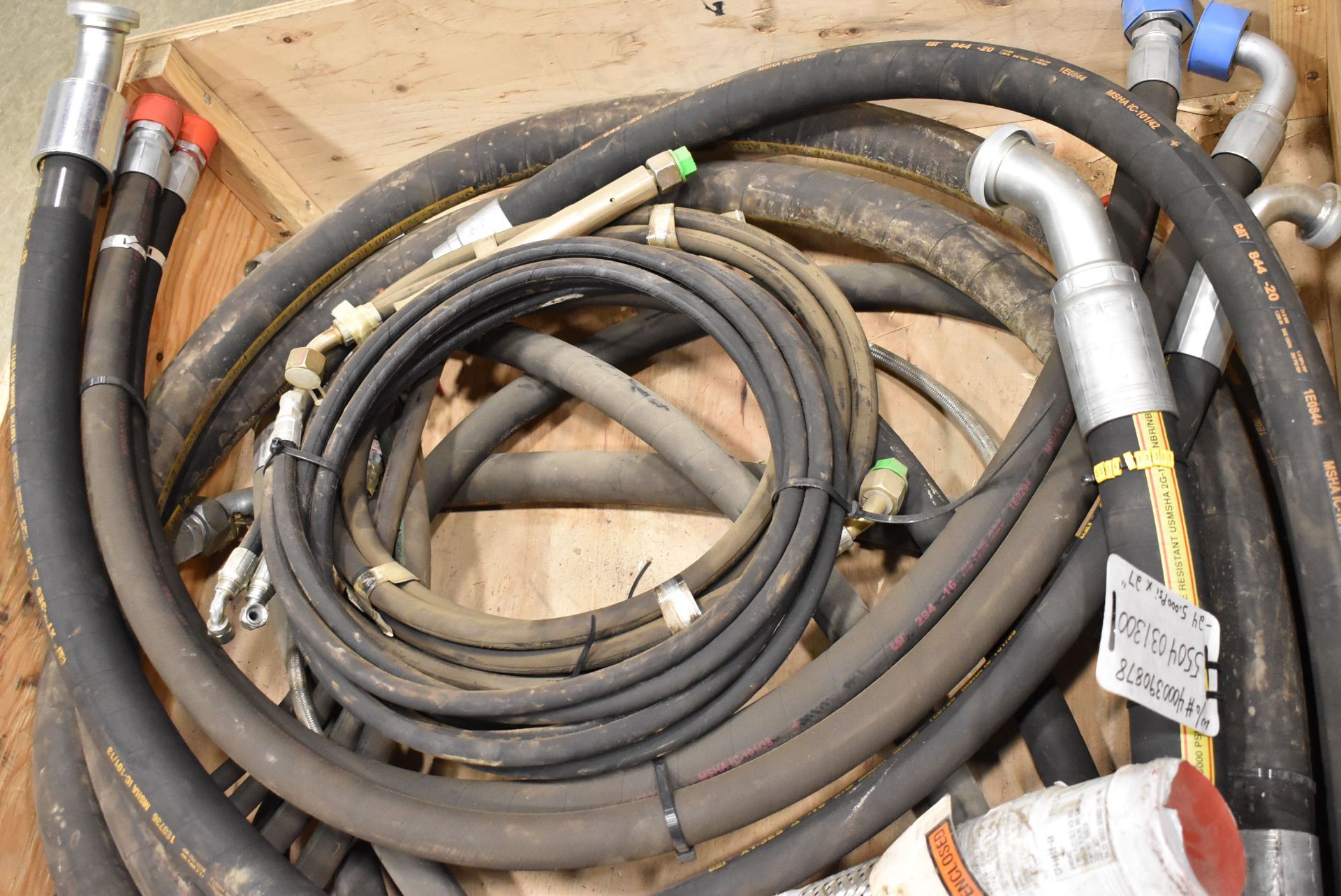 LOT/ SKID WITH CATERPILLAR HYDRAULIC LINES, BRAIDED STAINLESS STEEL HOSES, HOSES (CMD WAREHOUSE) [ - Image 3 of 6