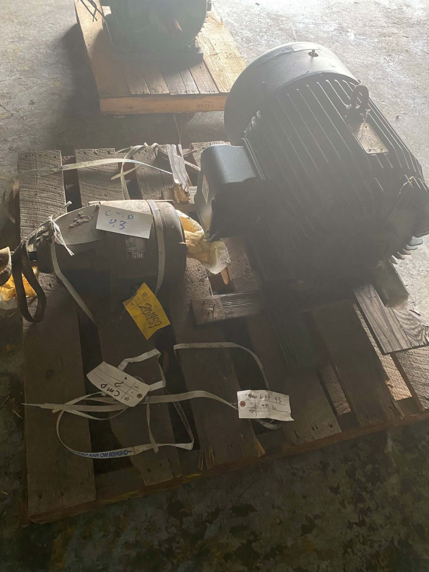 LOT/ ELECTRIC MOTORS - INCLUDING TOSHIBA 40 HP/1175 RPM/575V & WESTINGHOUSE TYPE CD 125V (LOCATED AT
