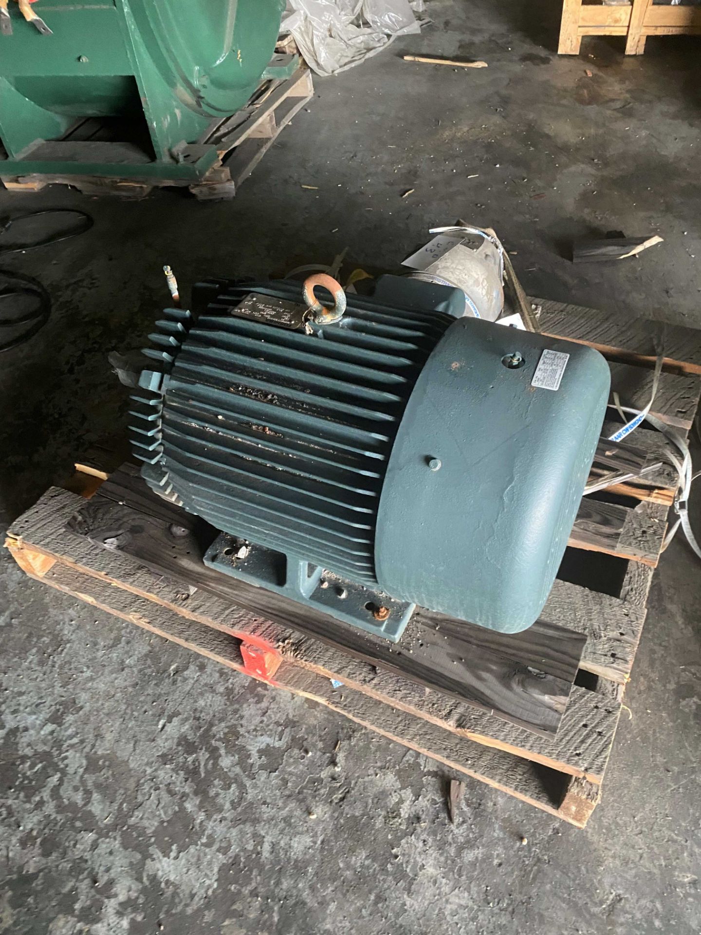 LOT/ ELECTRIC MOTORS - INCLUDING TOSHIBA 40 HP/1175 RPM/575V & WESTINGHOUSE TYPE CD 125V (LOCATED AT - Image 2 of 5