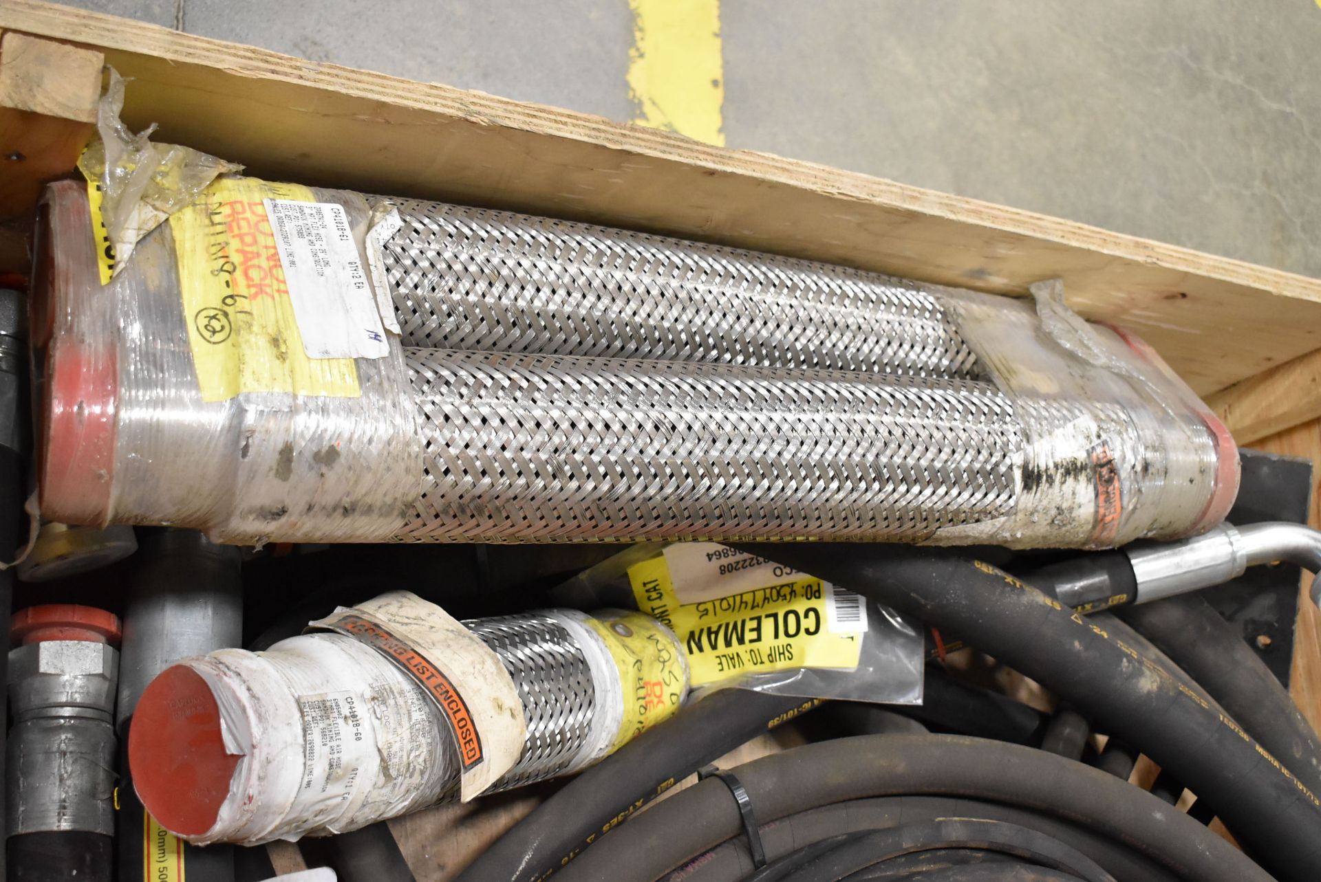 LOT/ SKID WITH CATERPILLAR HYDRAULIC LINES, BRAIDED STAINLESS STEEL HOSES, HOSES (CMD WAREHOUSE) [ - Image 2 of 6
