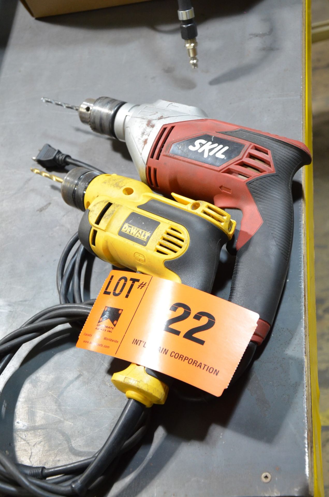 LOT/ (2) ELECTRIC DRILLS