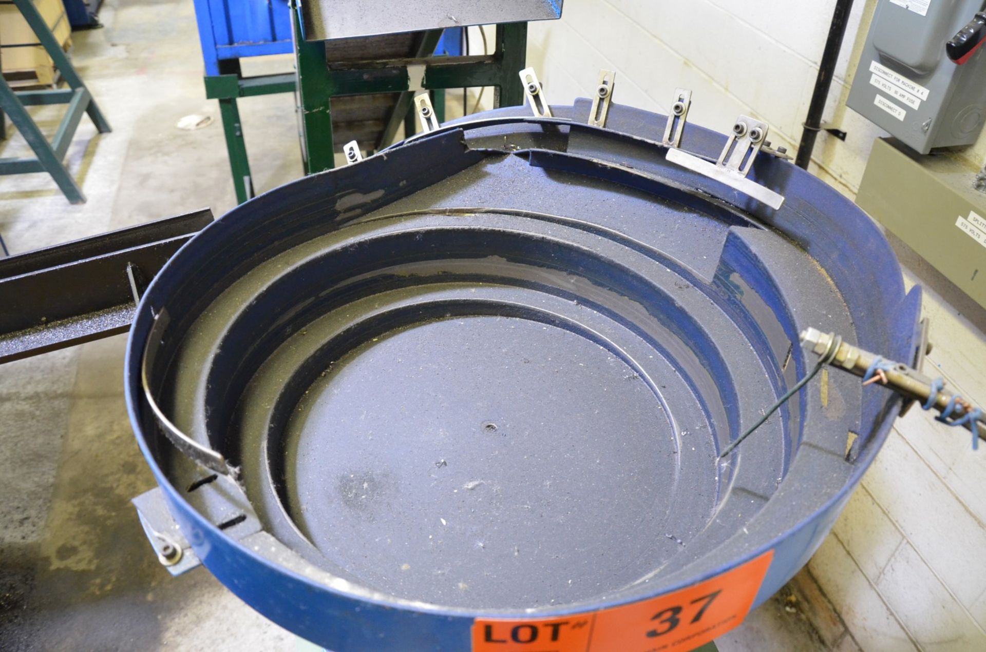 MFG. UNKNOWN 23" DIA. VIBRATORY BOWL DESCRAMBLER WITH VARIABLE SPEED CONTROL AND STAND, S/N: N/A ( - Image 3 of 4