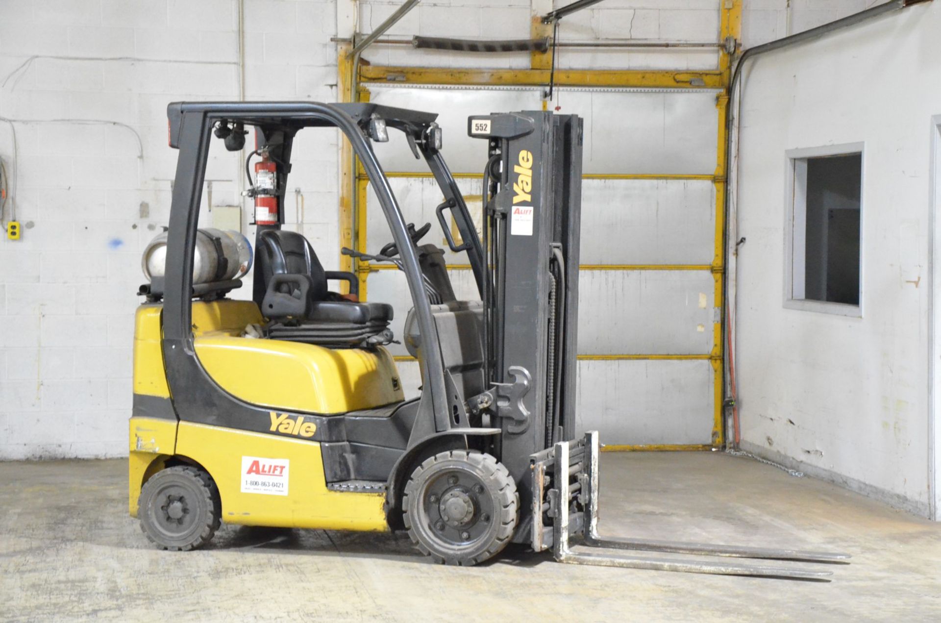 YALE (2014) GLC050VXNVSE083 4,800 LB. CAPACITY LPG FORKLIFT WITH 189" MAX. LIFT HEIGHT, 3-STAGE - Image 4 of 8