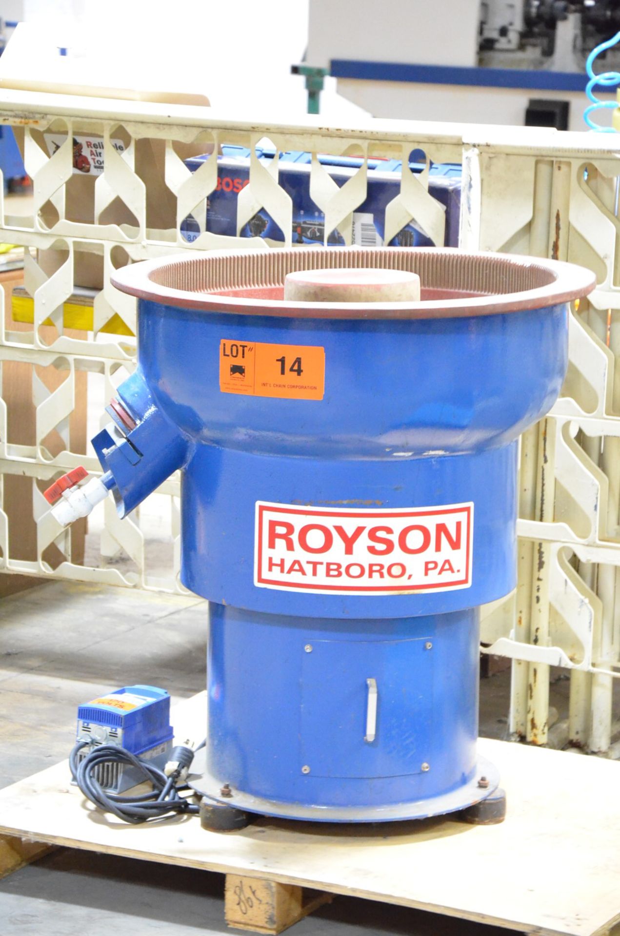 ROYSON 1.5CVT VIBRATORY BOWL FINISHER WITH 1.5 CU/FT WORKING CAPACITY, 8.5" CHANNEL WIDTH, 30" O.D., - Image 3 of 6