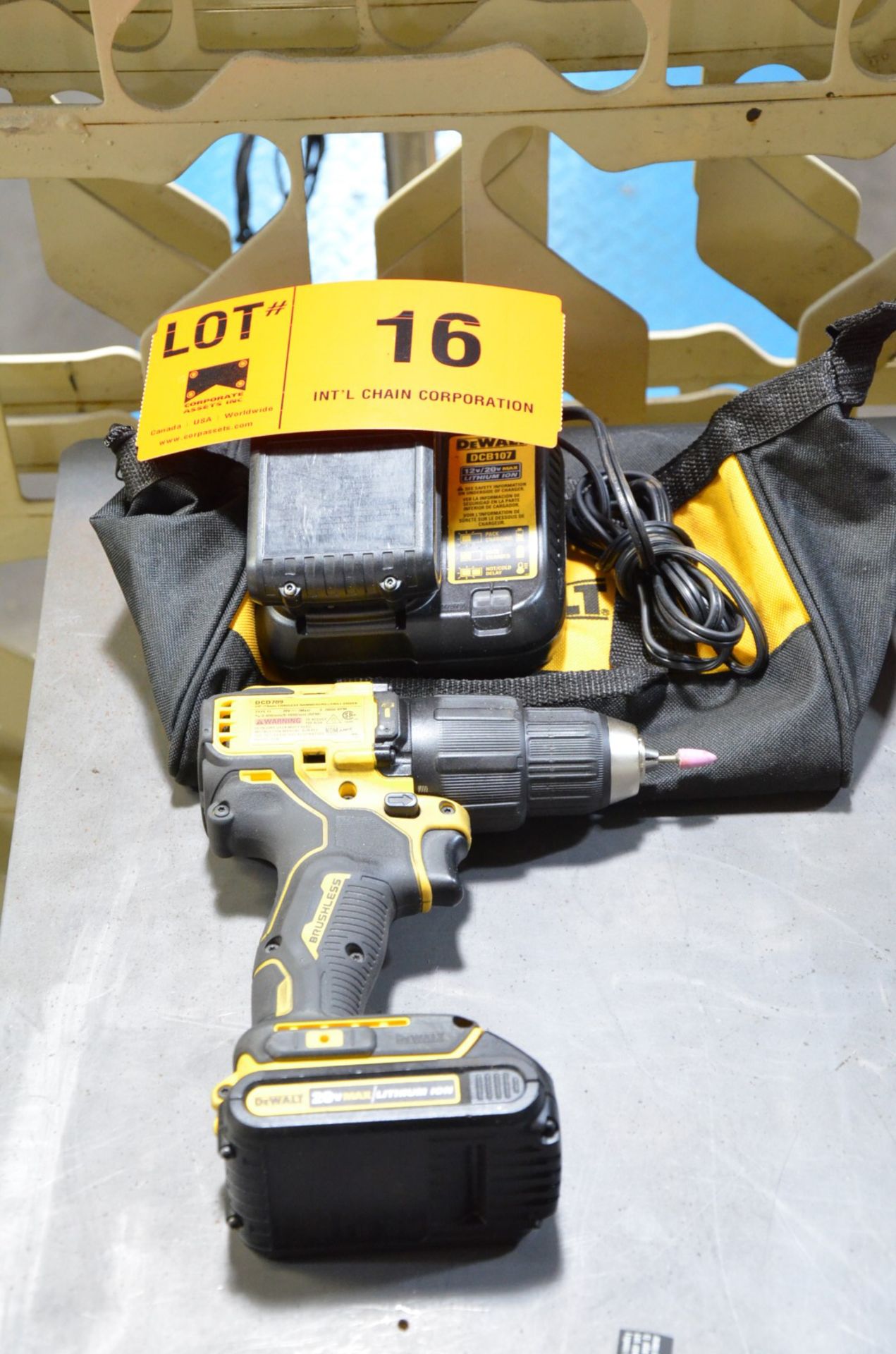 DEWALT 20V CORDLESS DRILL WITH BATTERY, CHARGER & TOOL BAG