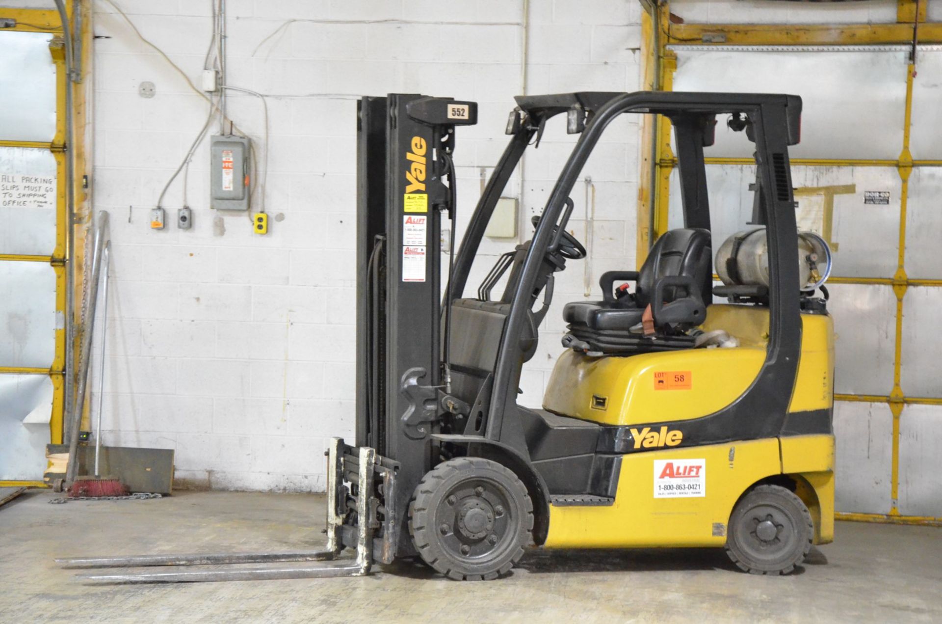 YALE (2014) GLC050VXNVSE083 4,800 LB. CAPACITY LPG FORKLIFT WITH 189" MAX. LIFT HEIGHT, 3-STAGE - Image 2 of 8