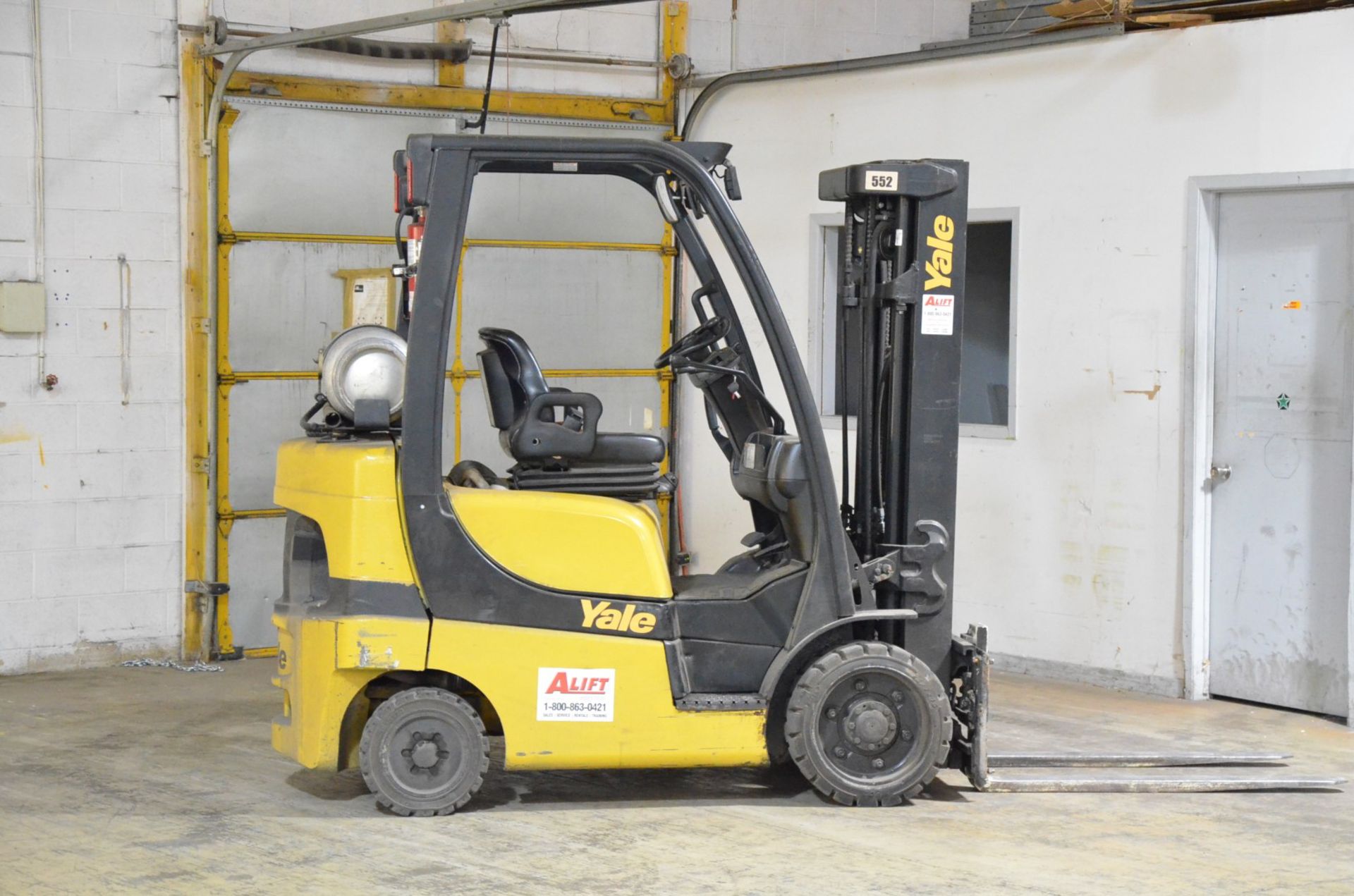 YALE (2014) GLC050VXNVSE083 4,800 LB. CAPACITY LPG FORKLIFT WITH 189" MAX. LIFT HEIGHT, 3-STAGE - Image 6 of 8