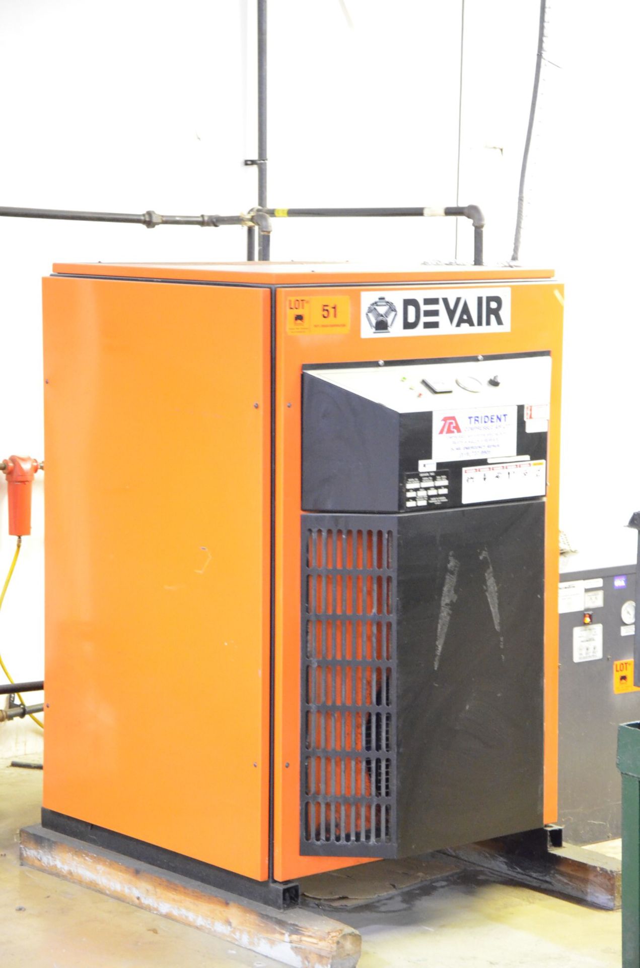 DEVAIR VAVC-5000 15 HP AIR COMPRESSOR WITH 175 MAX. PSI, 1760 RPM, 6,870 HOURS (RECORDED ON METER AT - Image 3 of 6
