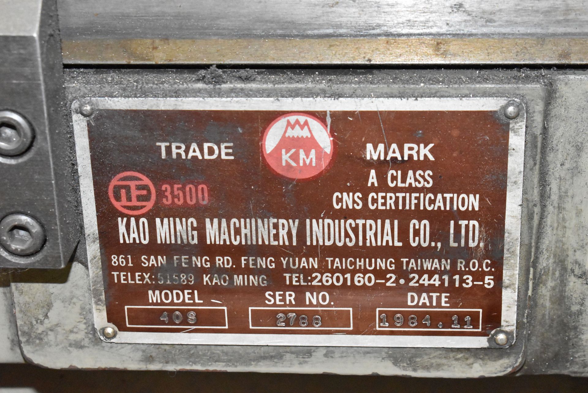 KAO MING KM 40 S FLOOR TYPE TOOL AND CUTTER GRINDER WITH 37" X 5.5" T-SLOT TABLE, 20 DEGREE TABLE - Image 6 of 7