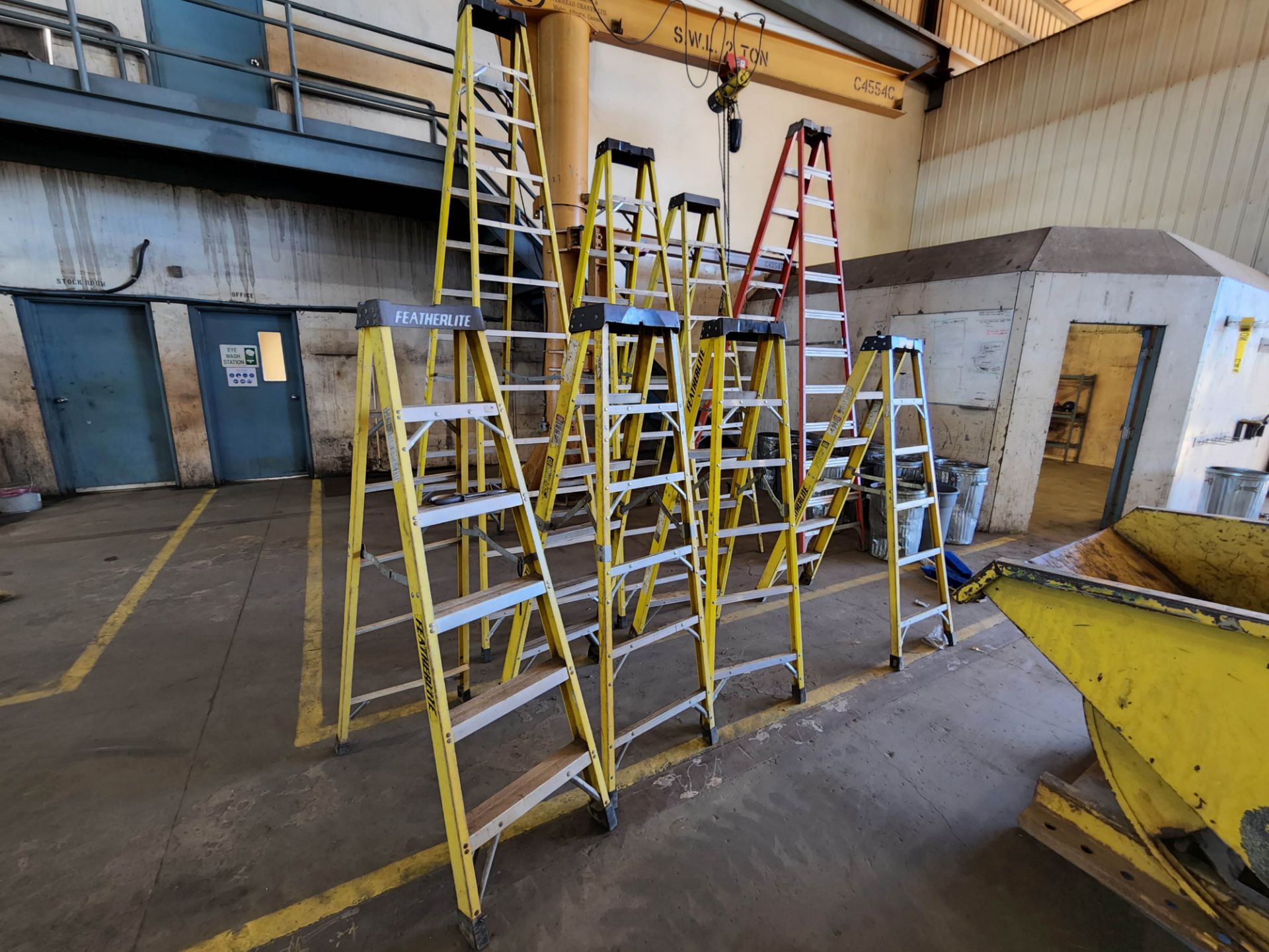 LOT/ (3) 10' FIBERGLASS STEP LADDERS [RIGGING FEE FOR LOT #56 - $65 CAD PLUS APPLICABLE TAXES]