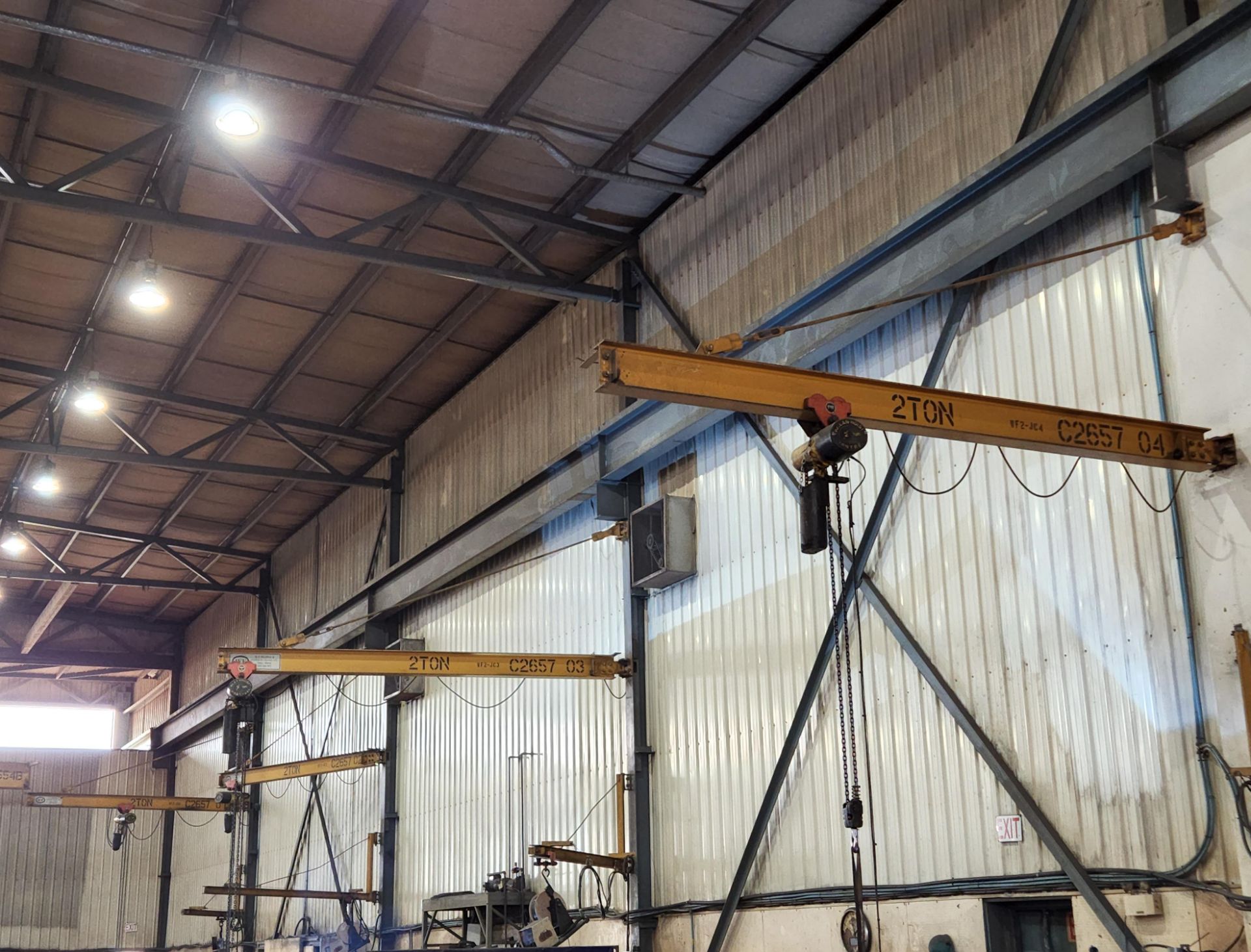 LOT/ (4) WF STEEL & CRANE SERIES C2657 BOOMS WITH 15' REACH, 15' 10" FROM U/S OF BOOM TO FLOOR
