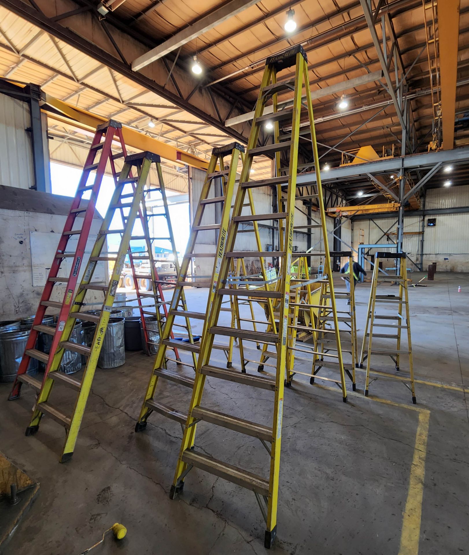 12' FIBERGLASS STEP LADDER [RIGGING FEE FOR LOT #55 - $65 CAD PLUS APPLICABLE TAXES]