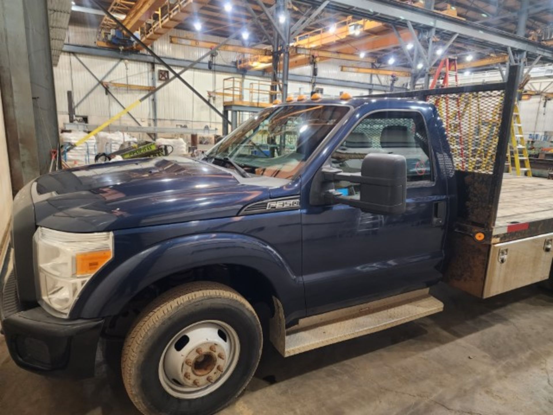 FORD (2015) F350 SUPERDUTY regular cab flatbed truck with 6.2 L V8 gas engine, auto transmission,