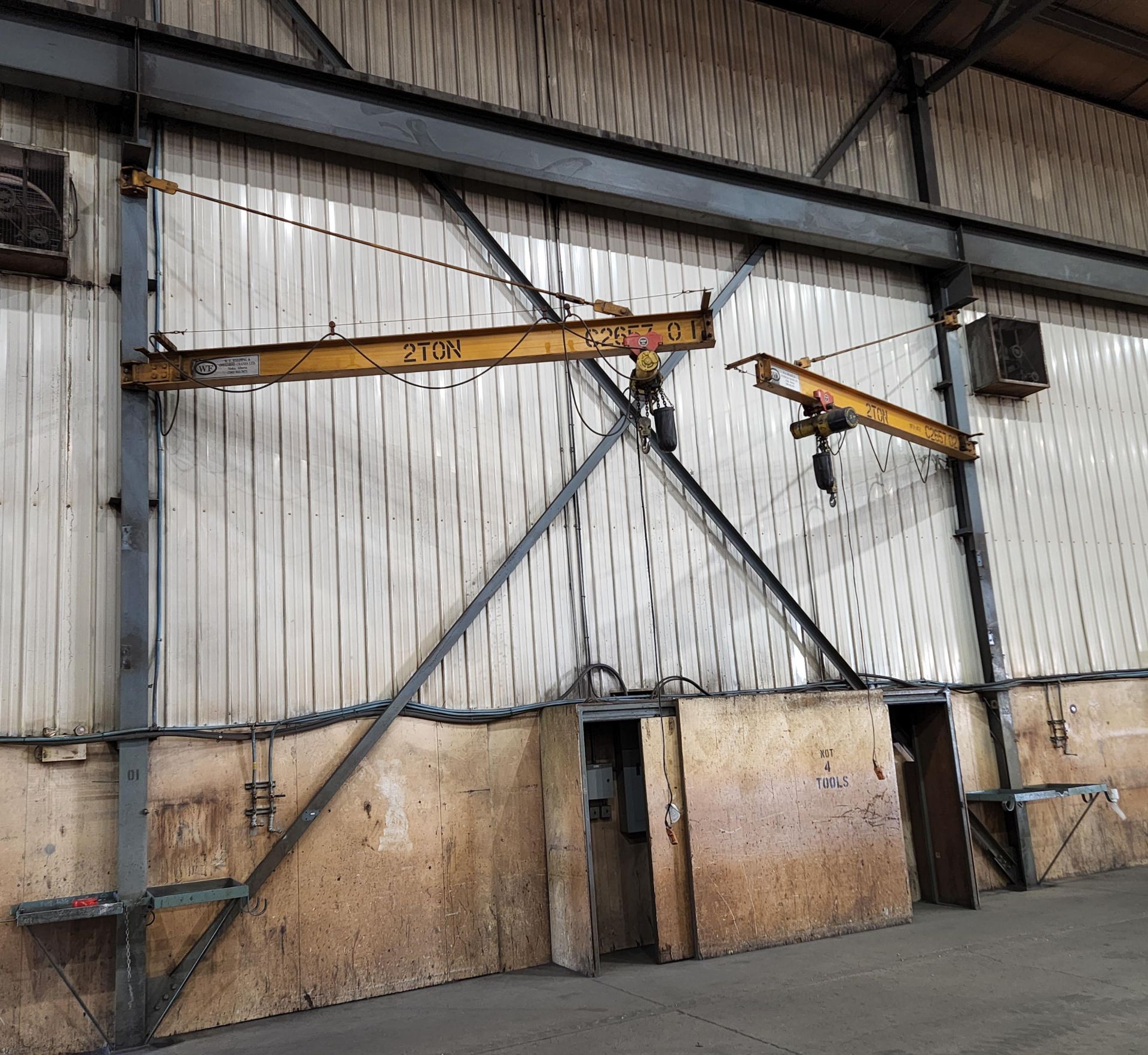 LOT/ (5) WF STEEL & CRANE SERIES C2657 BOOMS WITH 15' REACH, 15' 10" FROM U/S OF BOOM TO FLOOR